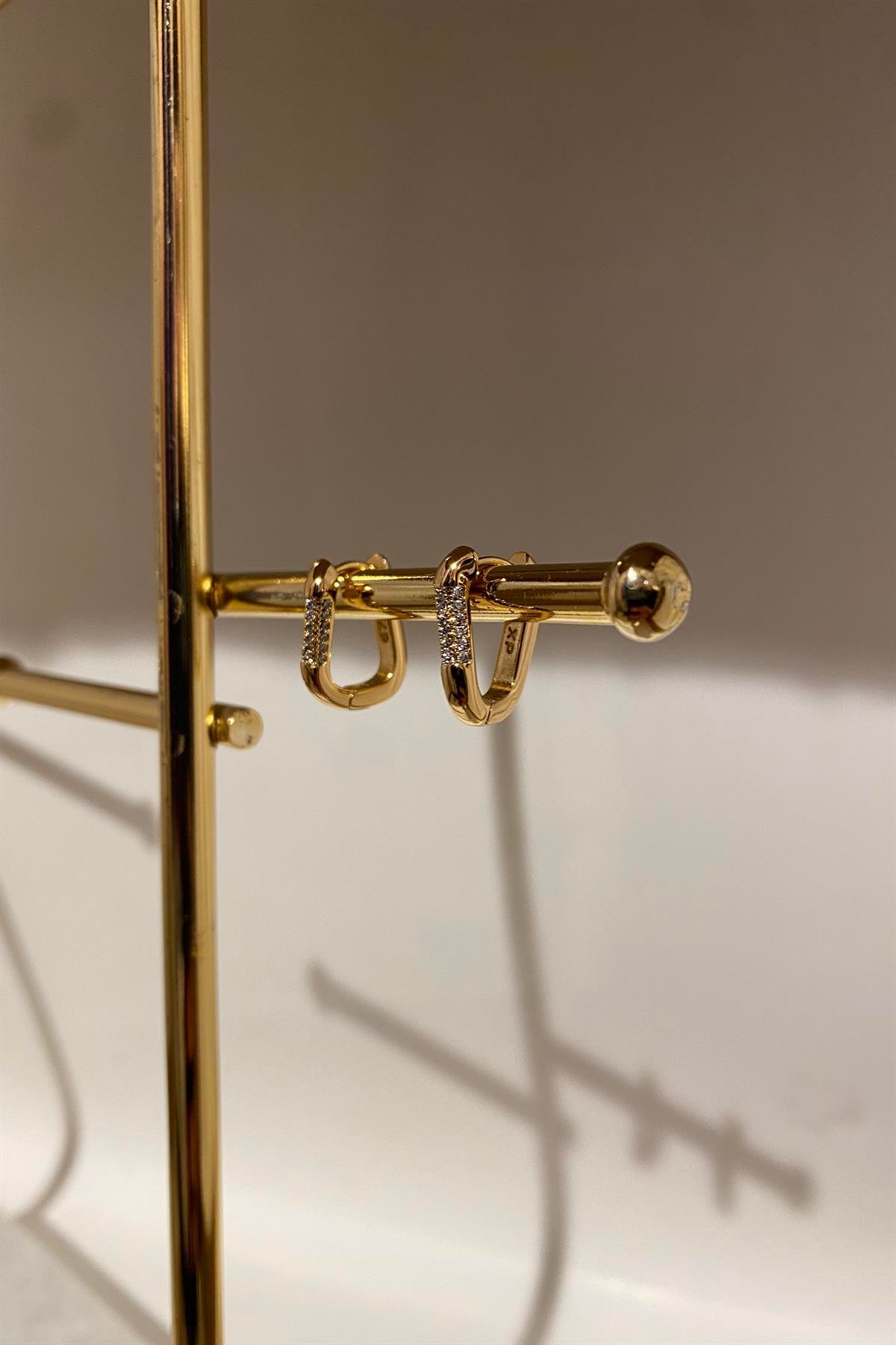 ÖNÜ S OVAL HALKA KÜPE 1,5cm