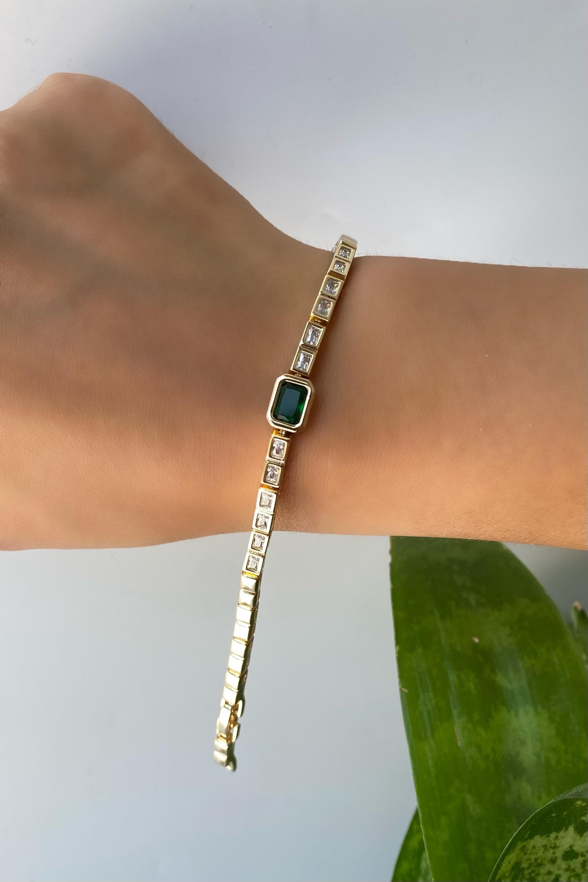 ORTASI DÖRTGEN TAŞLI BİLEZİK