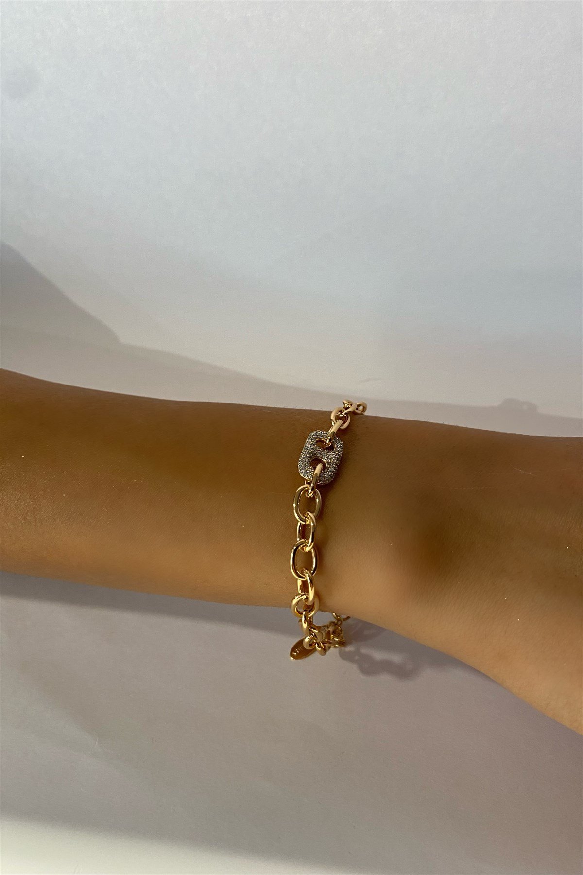 ORTASI TAŞLI KİLİT ZİNCİR BİLEZİK