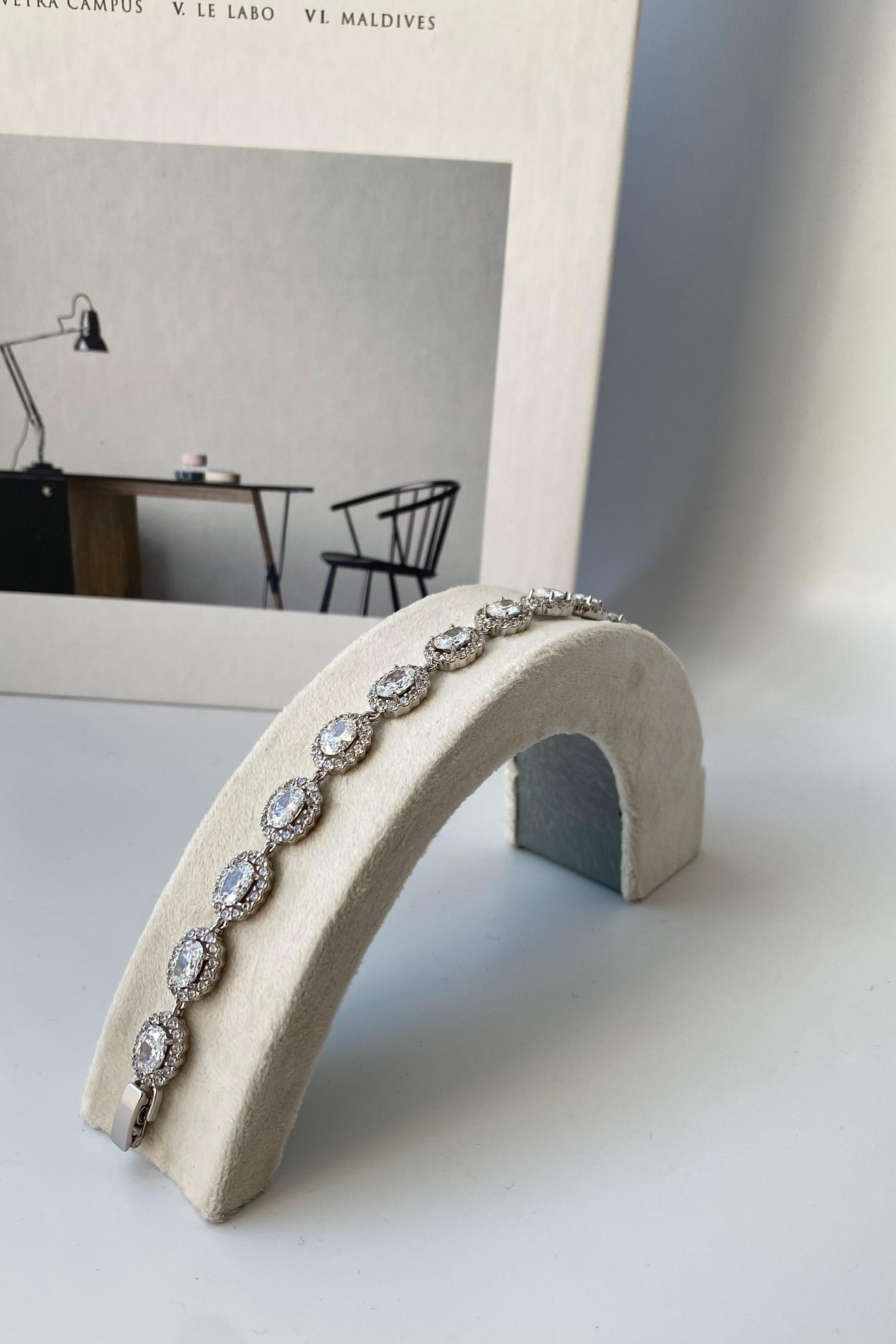 OVAL BAGET SIRALI TAŞLI BİLEZİK