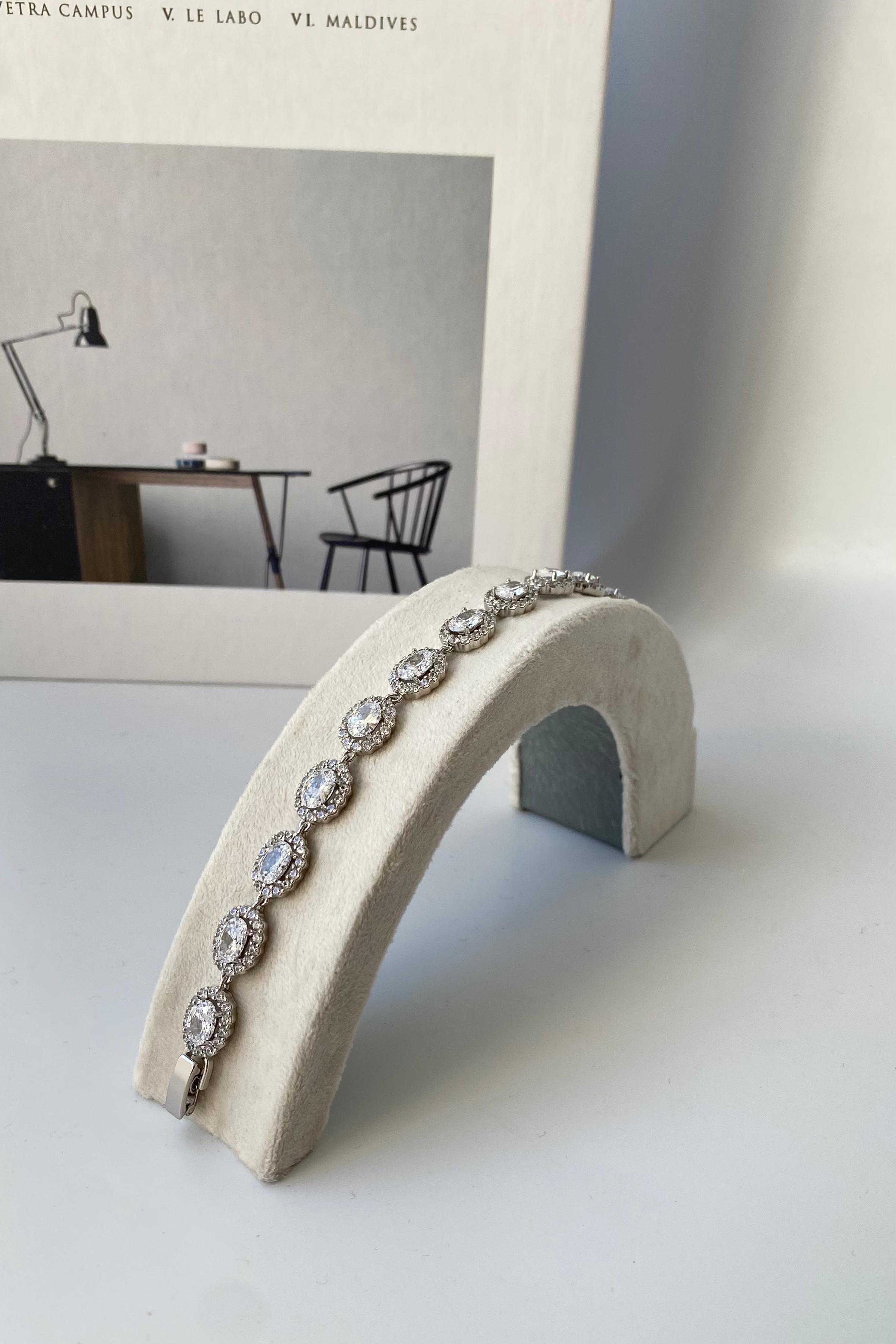 OVAL BAGET SIRALI TAŞLI BİLEZİK