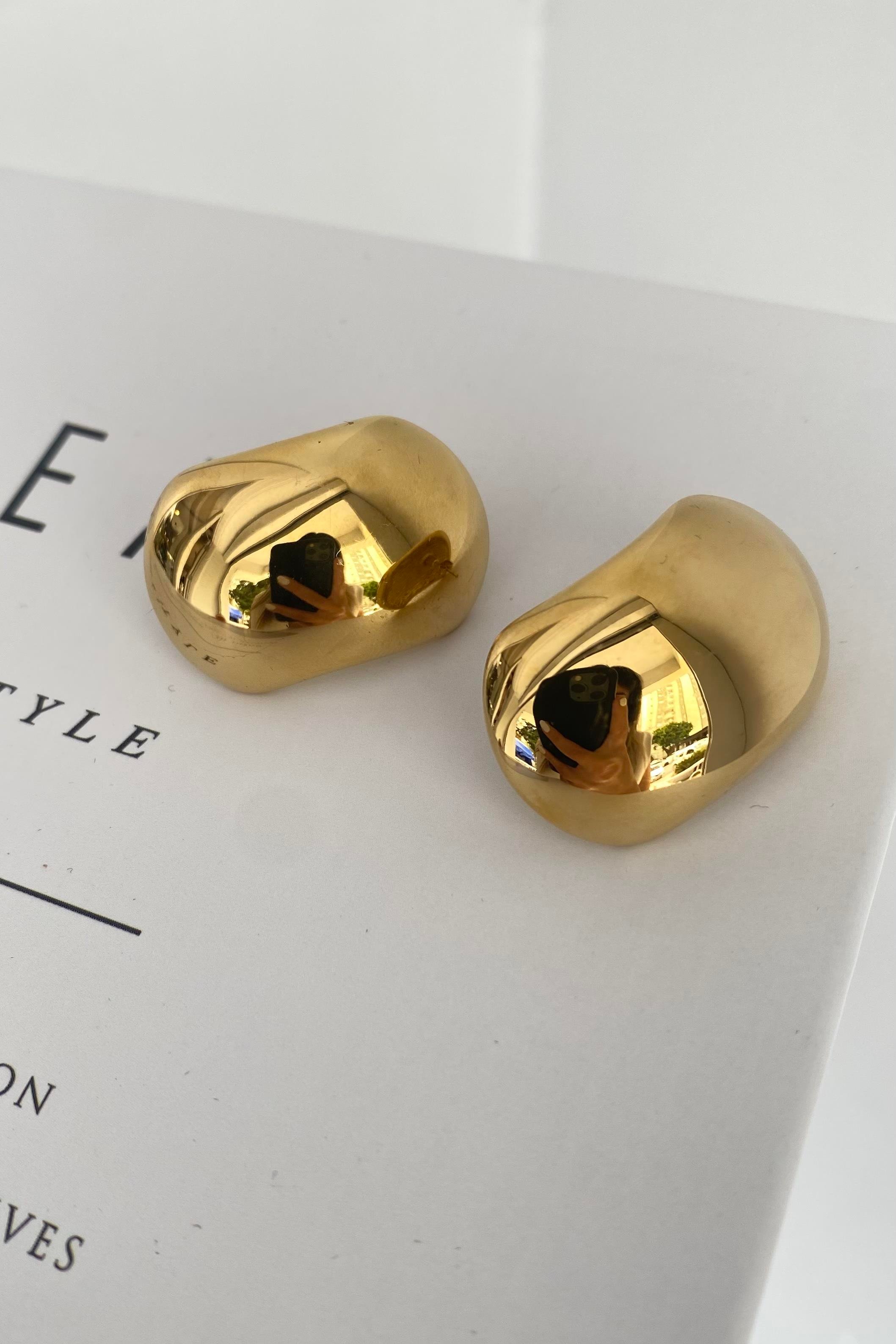 OVAL BOMBELİ ÇİVİ KÜPE