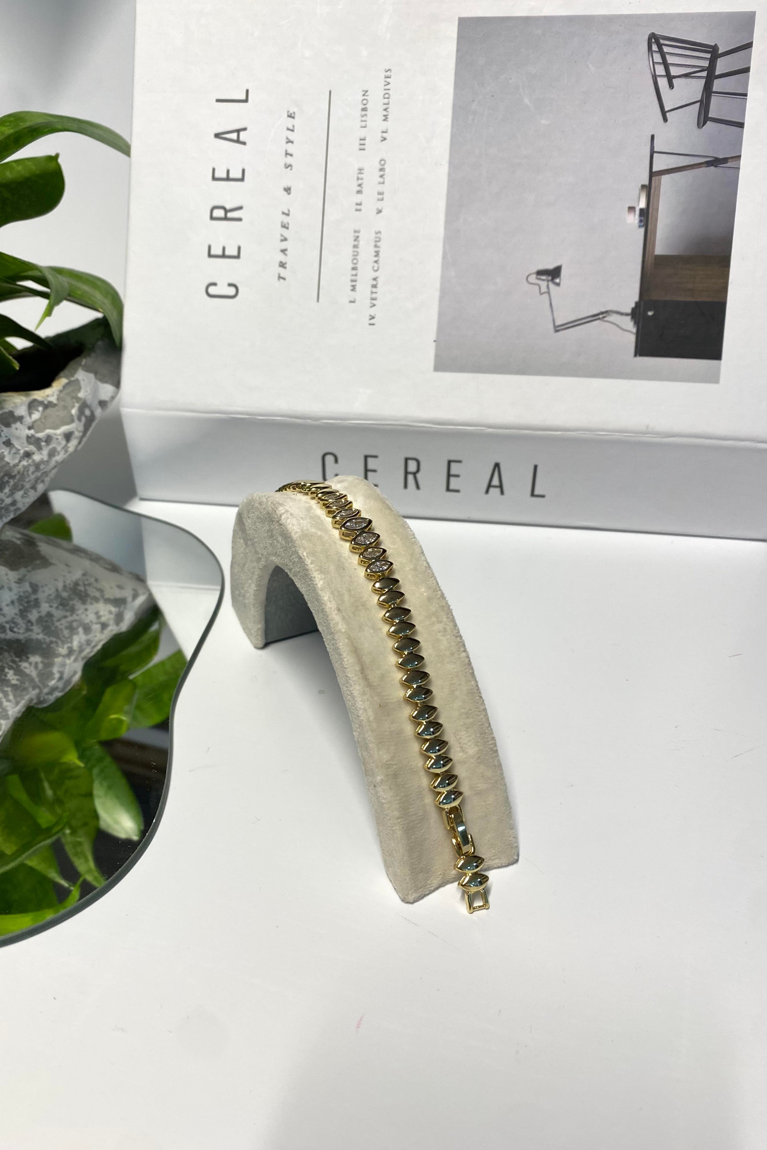 OVAL SIRALI TAŞLI BİLEZİK