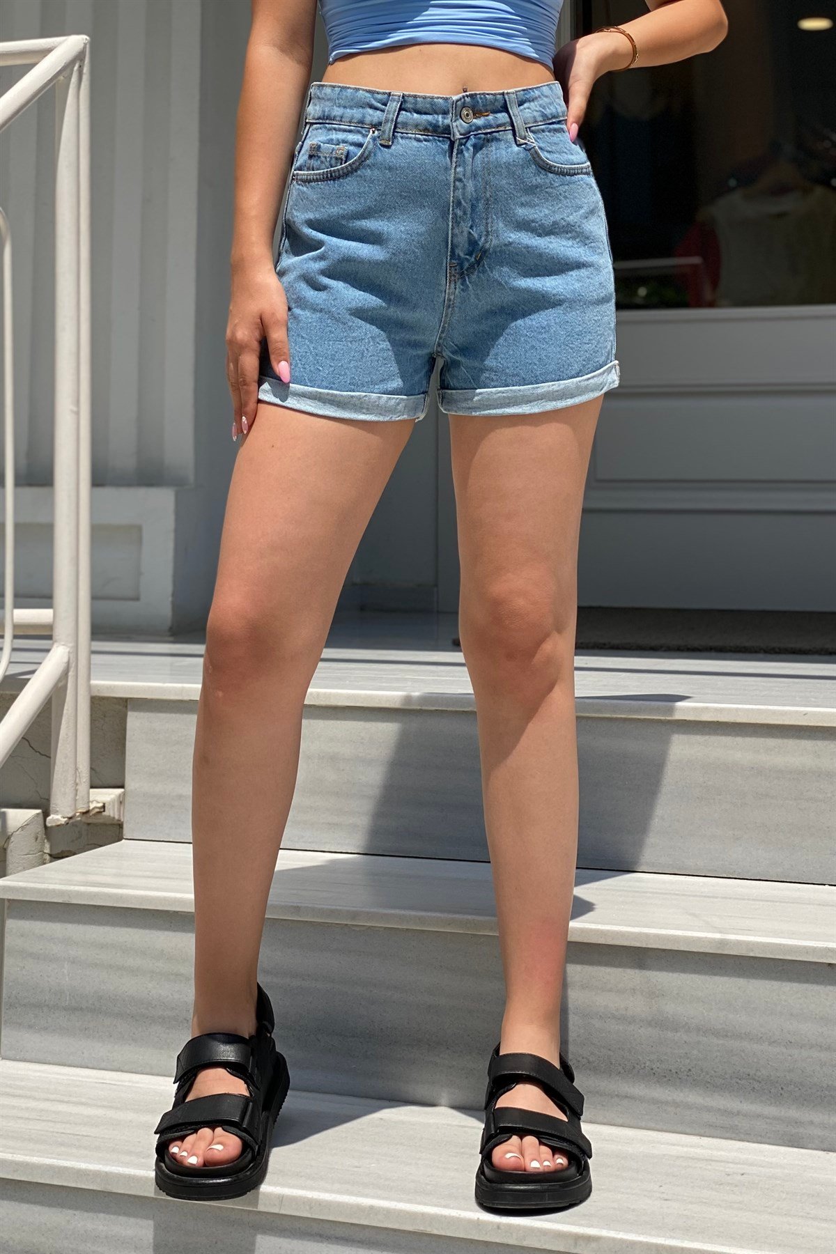 PAÇASI KATLAMALI MİNİ ŞORT/8013