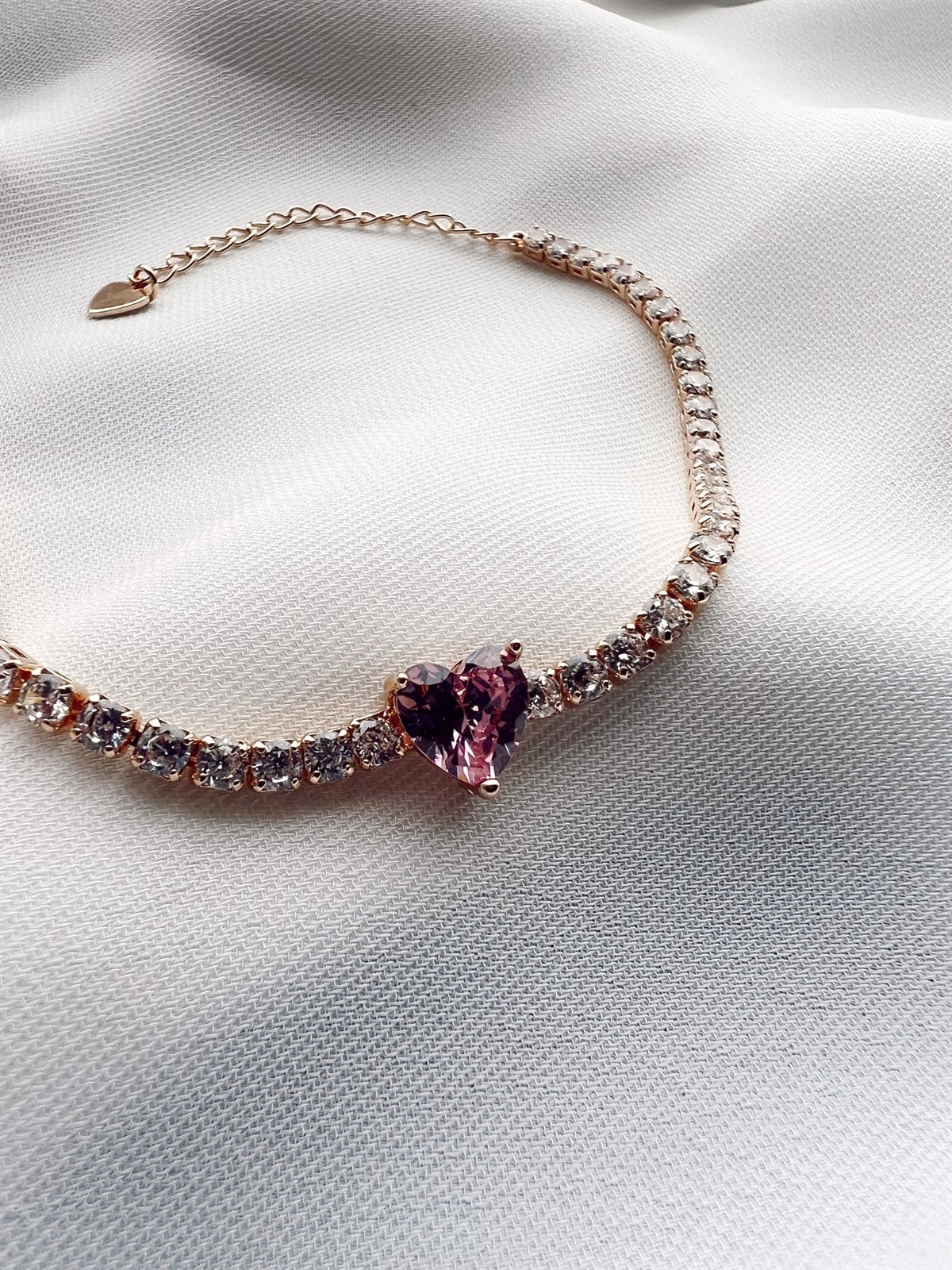 PEMBE KALPLİ SU YOLU HALHAL