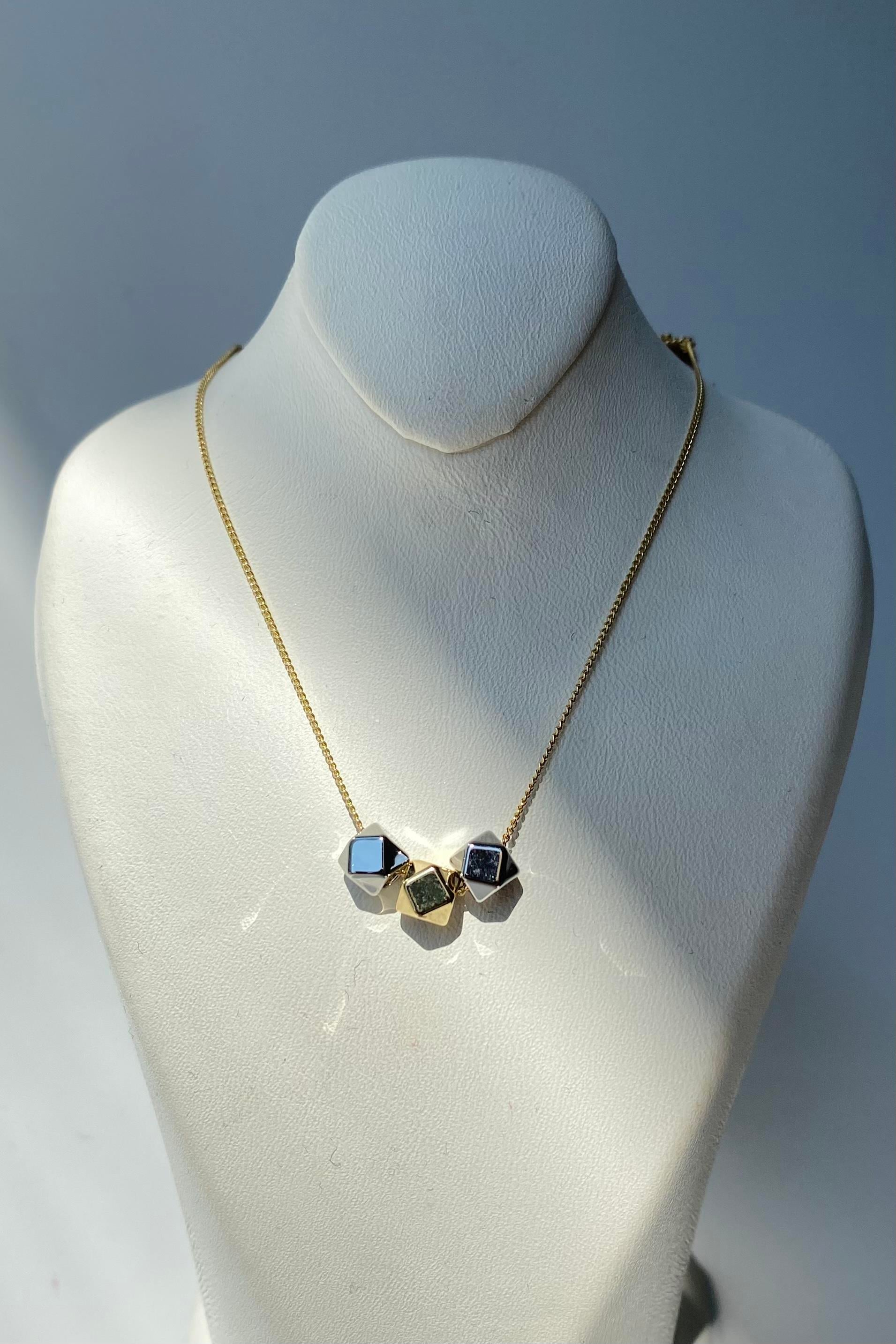 PRİZMA TOPÇUKLU KOLYE