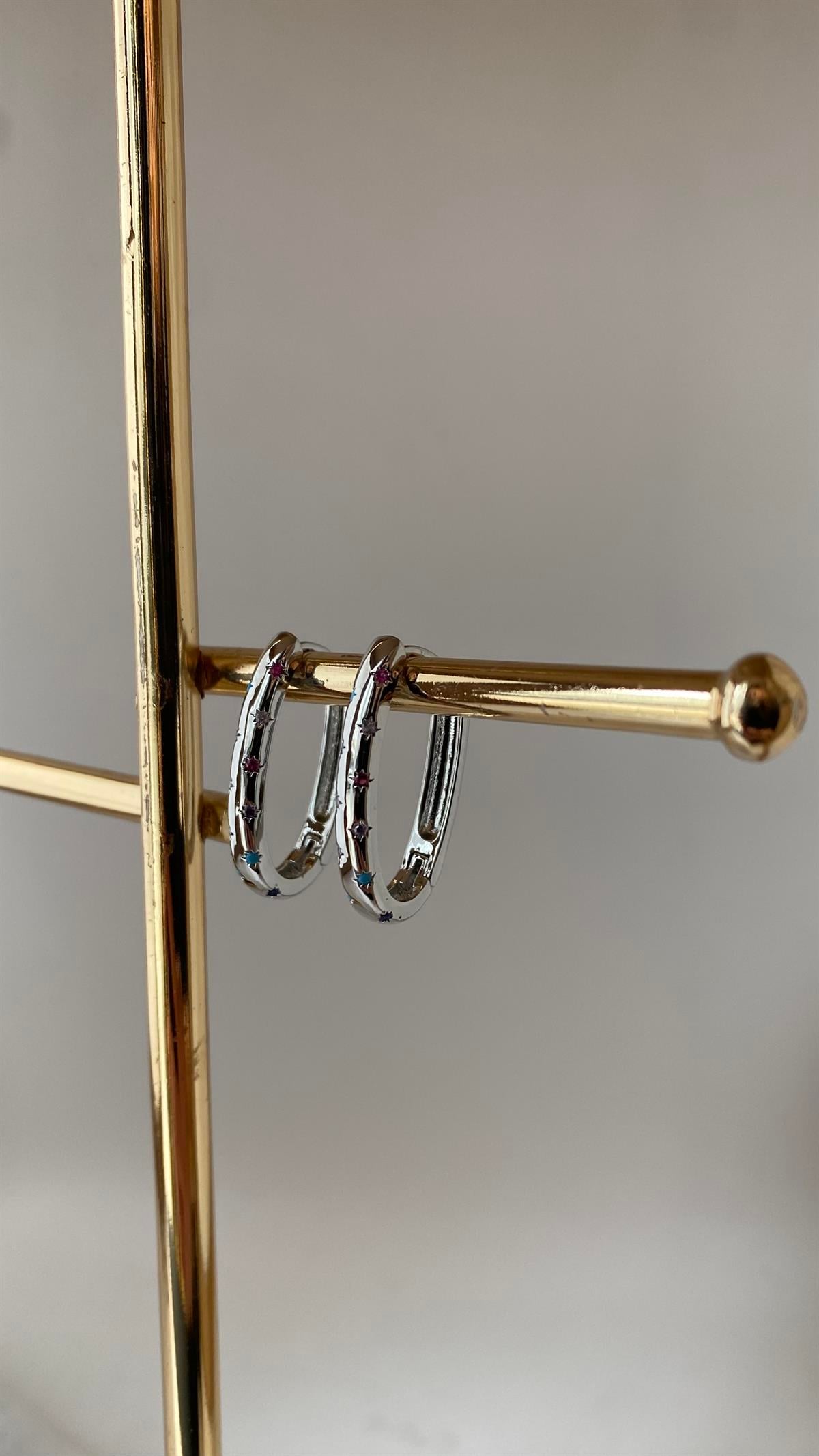 RENKLİ TAŞLI U MODEL HALKA KÜPE 2,5cm