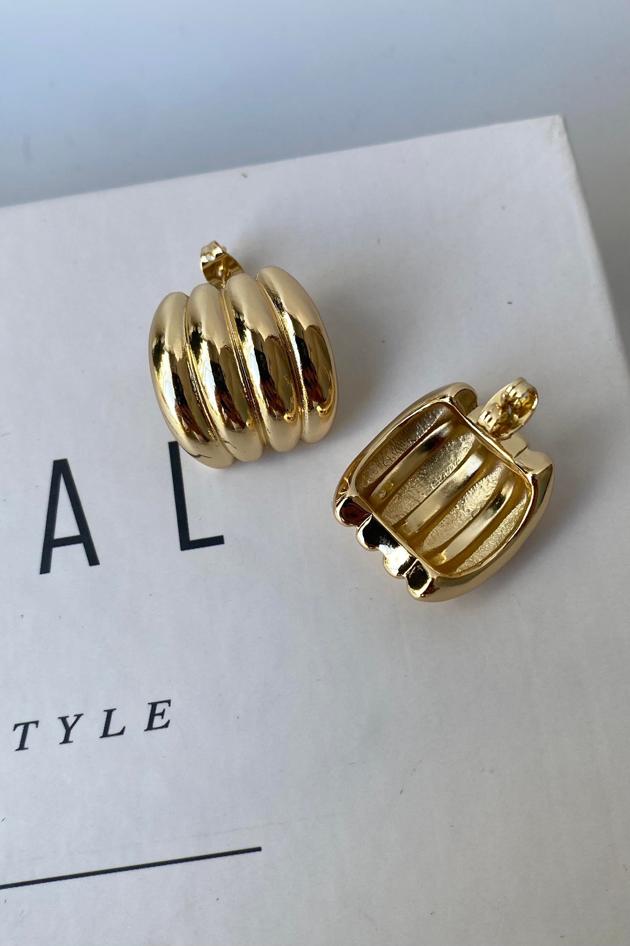 ŞERİTLİ ÇİVİ KÜPE