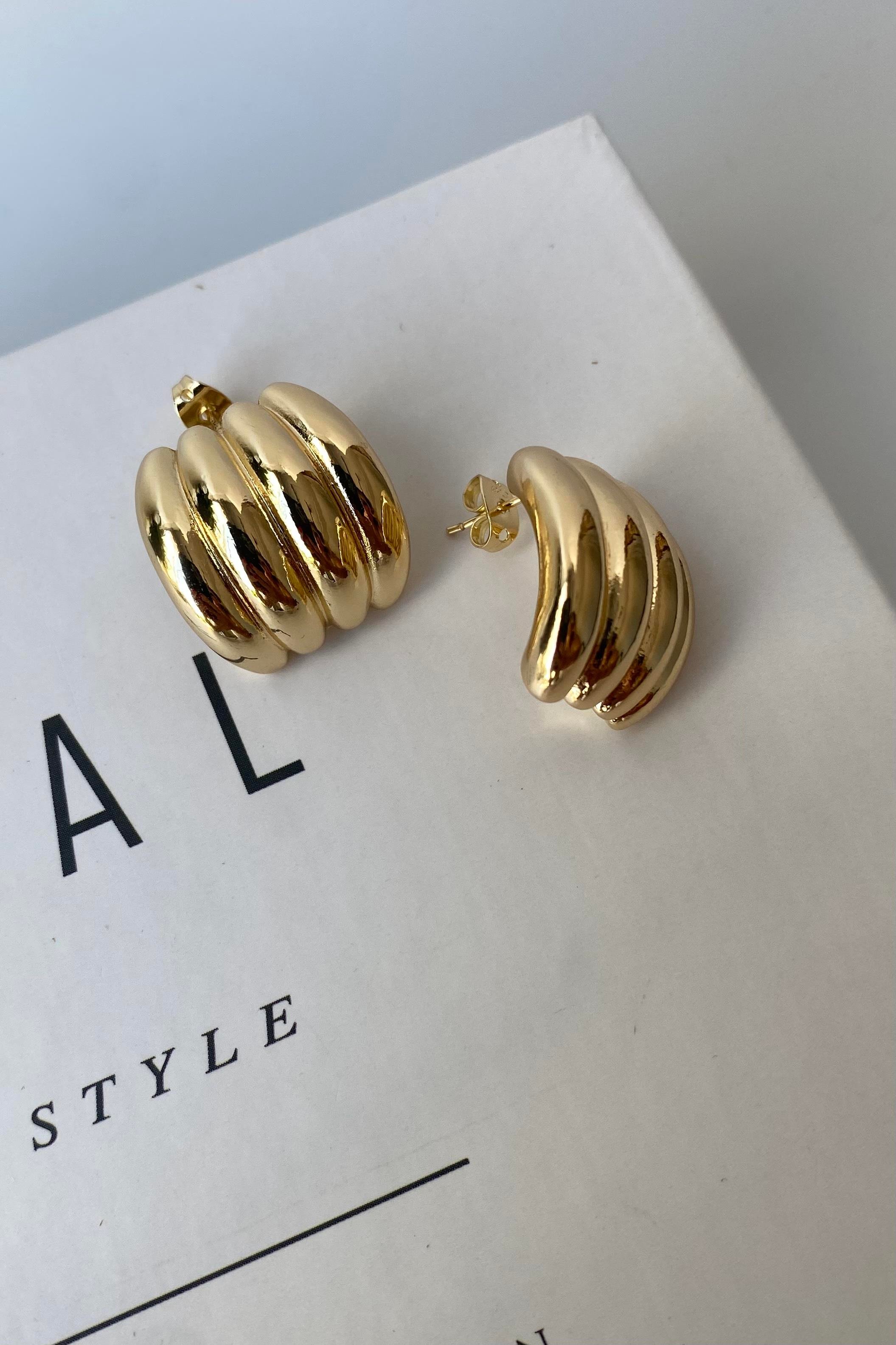 ŞERİTLİ ÇİVİ KÜPE