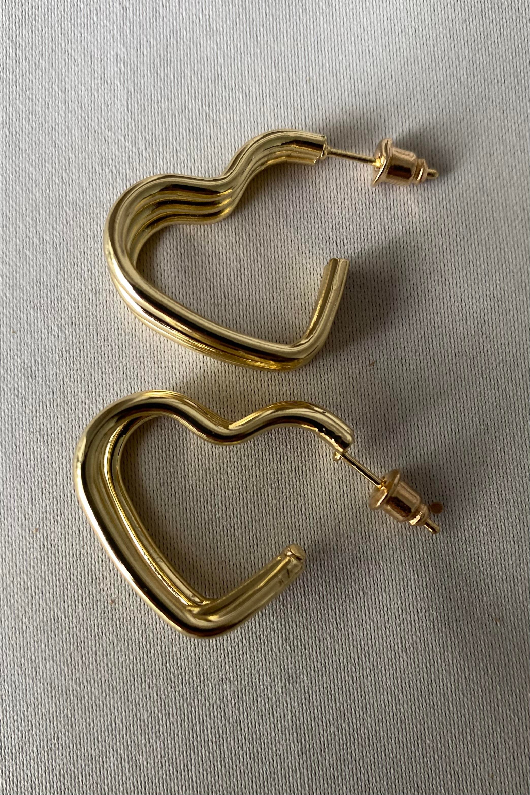 ŞERİTLİ KALP KÜPE