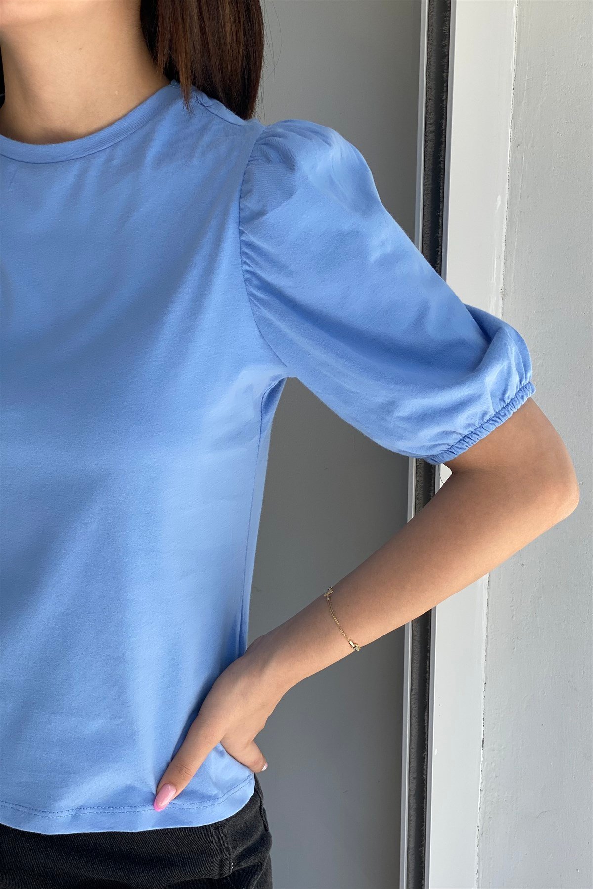 SIFIR YAKA BALON KOL T-SHIRT