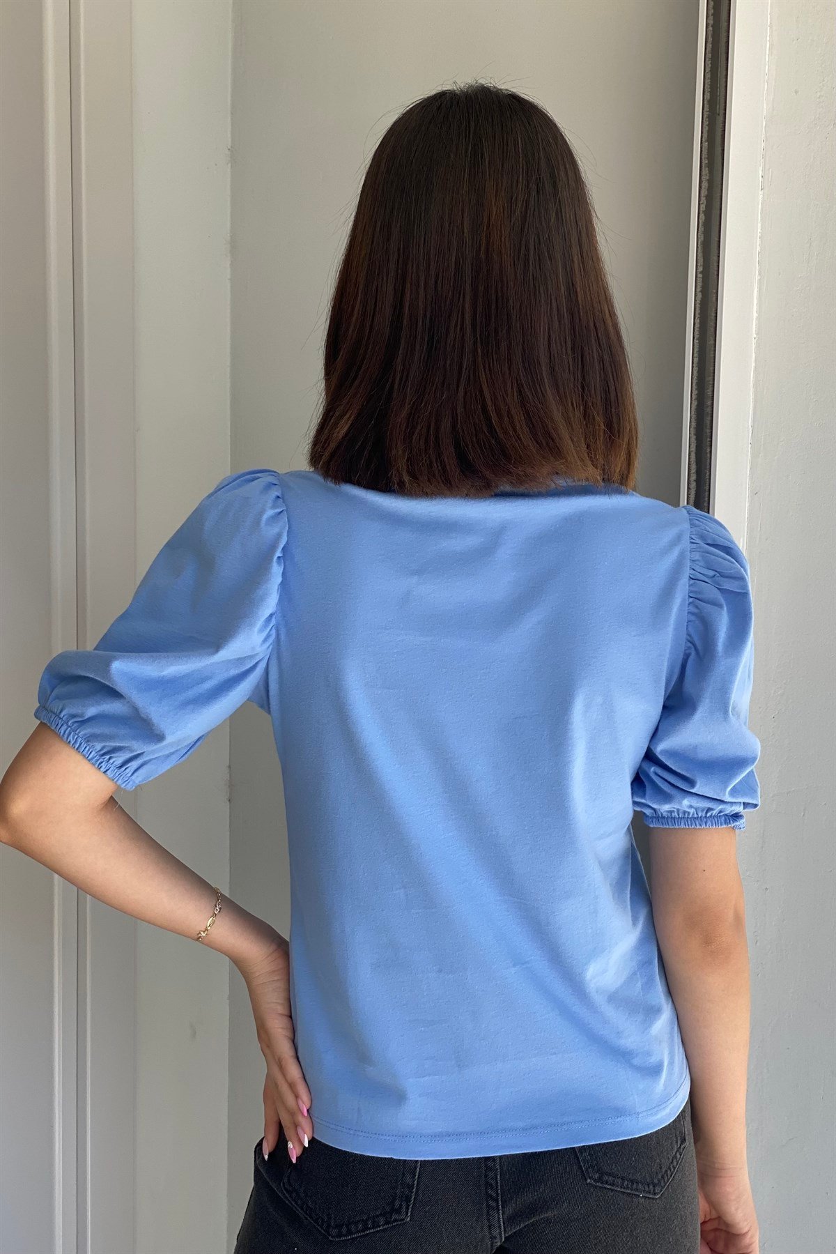 SIFIR YAKA BALON KOL T-SHIRT