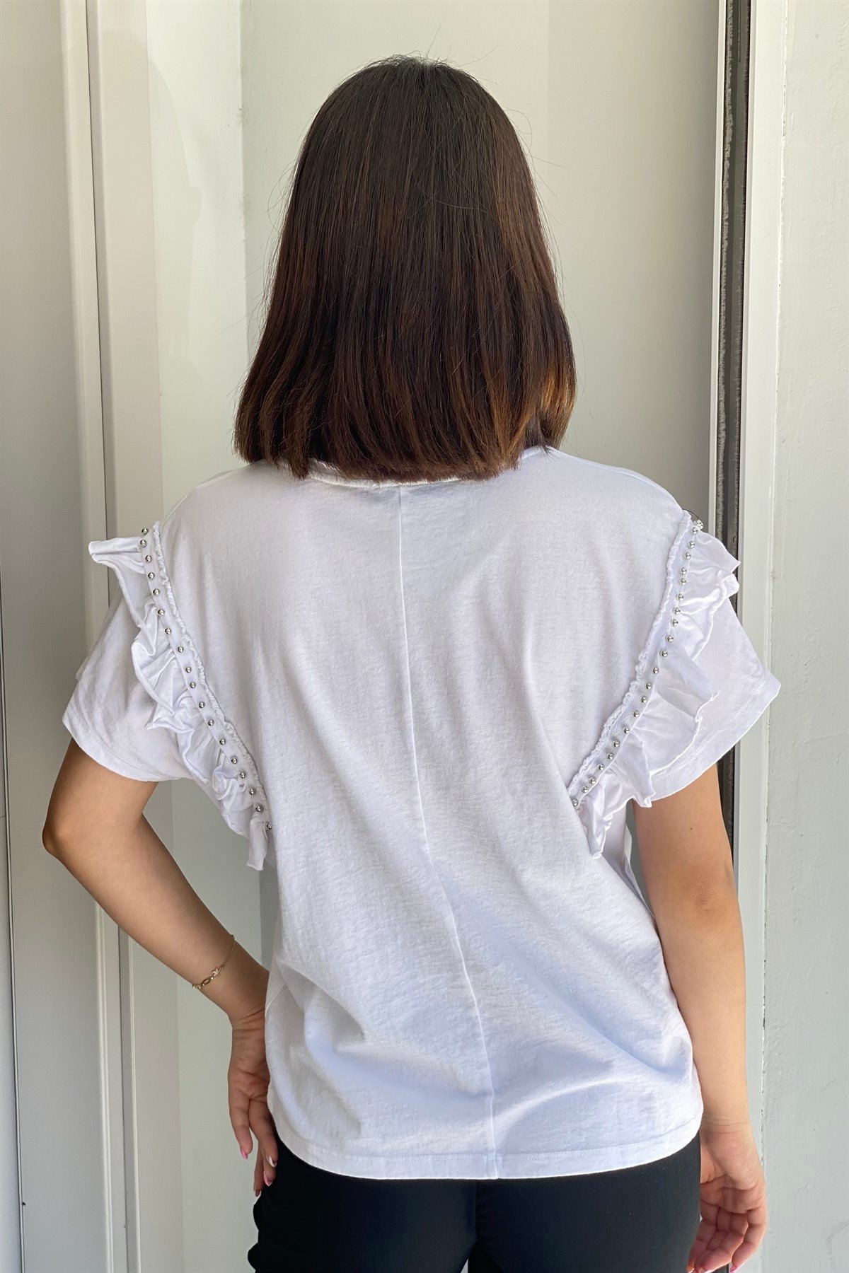 SIFIR YAKA KOLLARI ZIMBA DETAY T-SHIRT