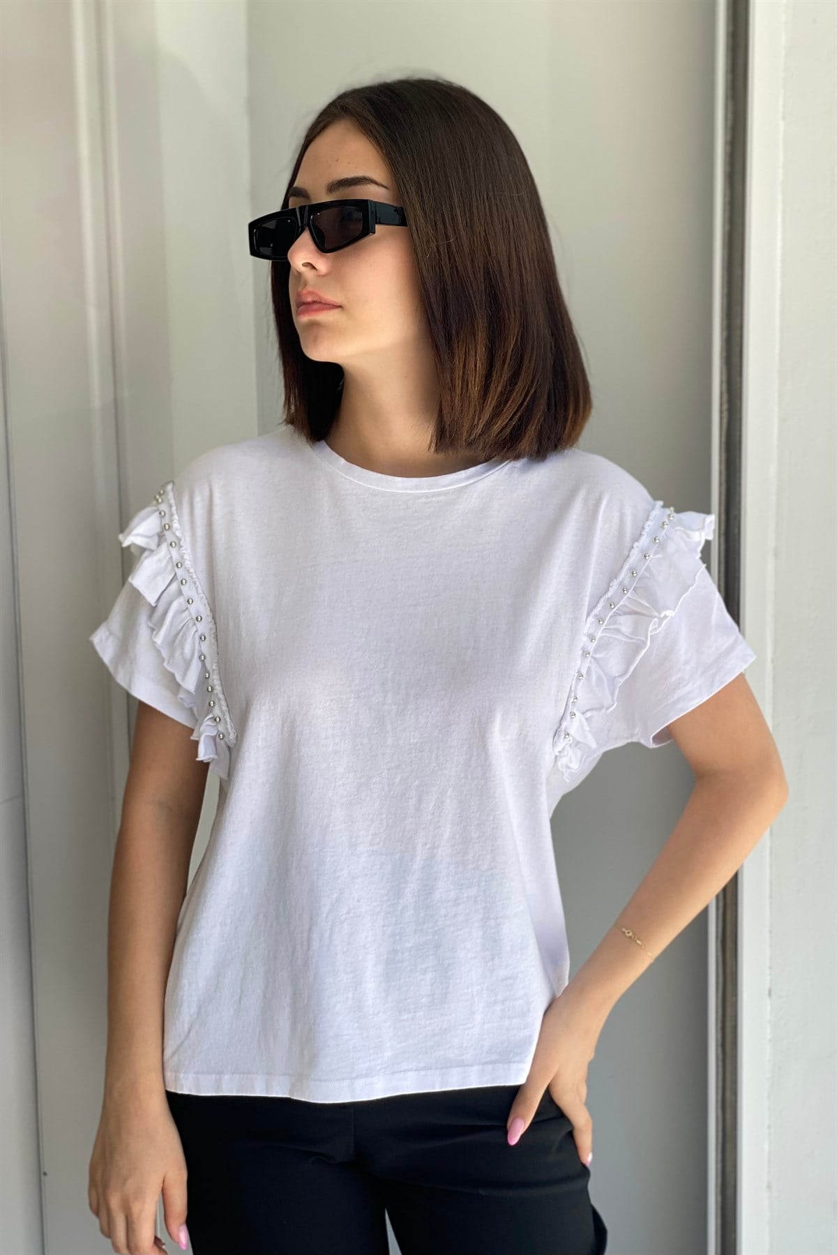 SIFIR YAKA KOLLARI ZIMBA DETAY T-SHIRT