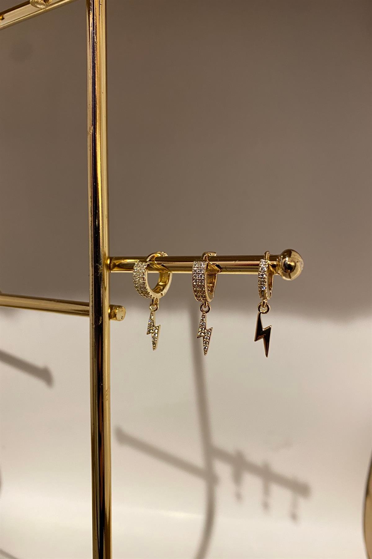 ŞİMŞEK MODEL TAŞLI ÜÇLÜ KÜPE