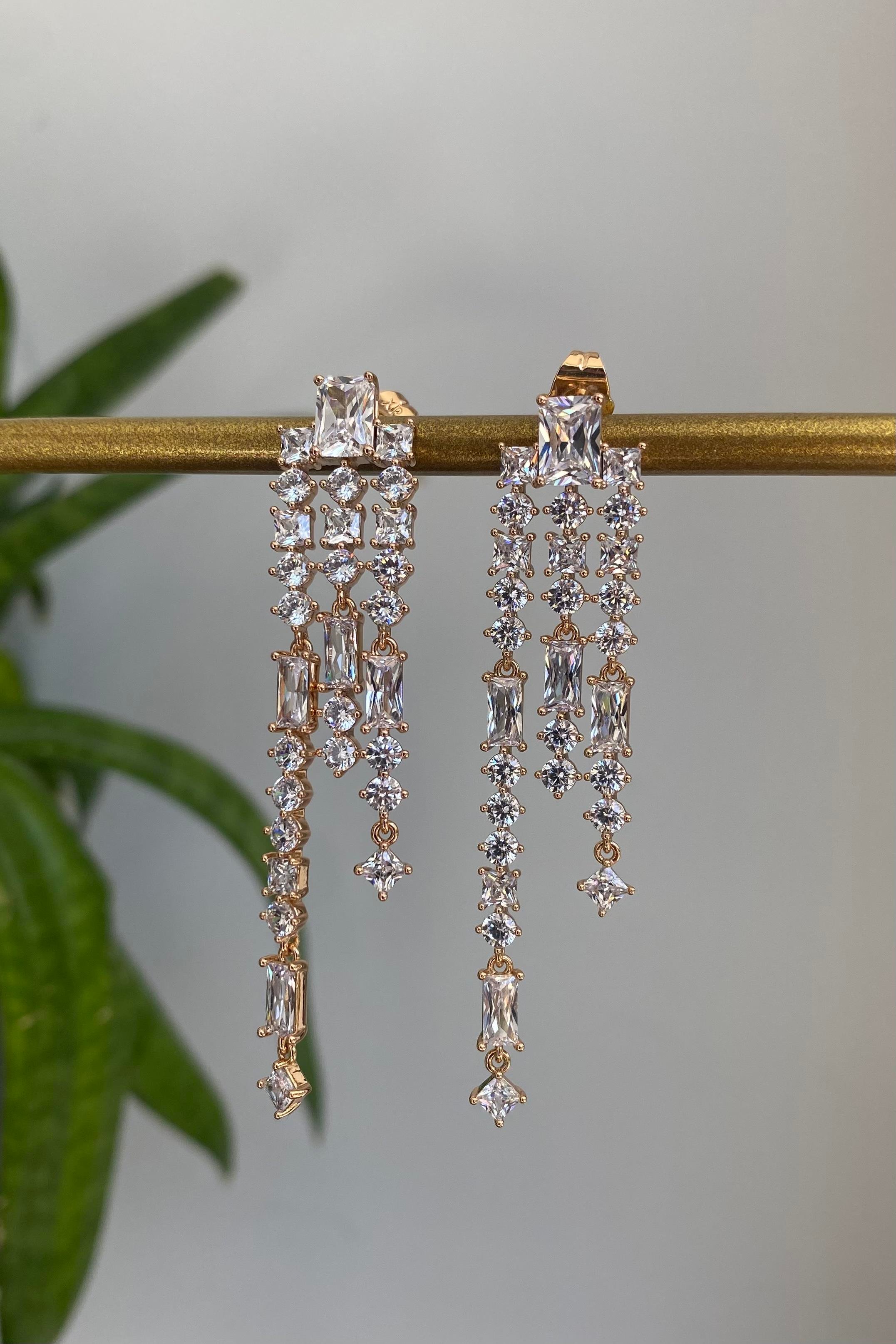 TAŞ PÜSKÜLLÜ KÜPE