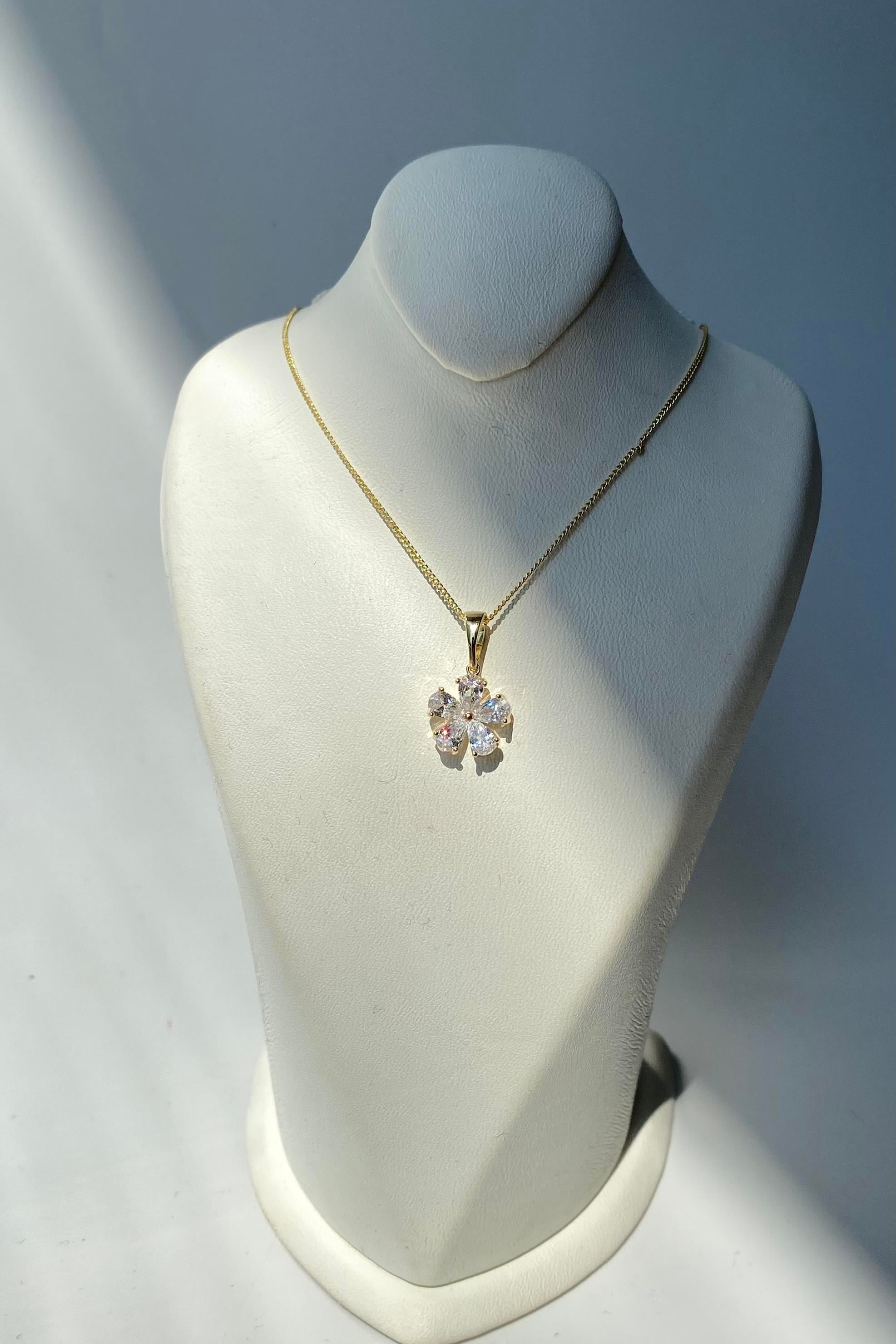 TAŞLI ÇİÇEK KOLYE