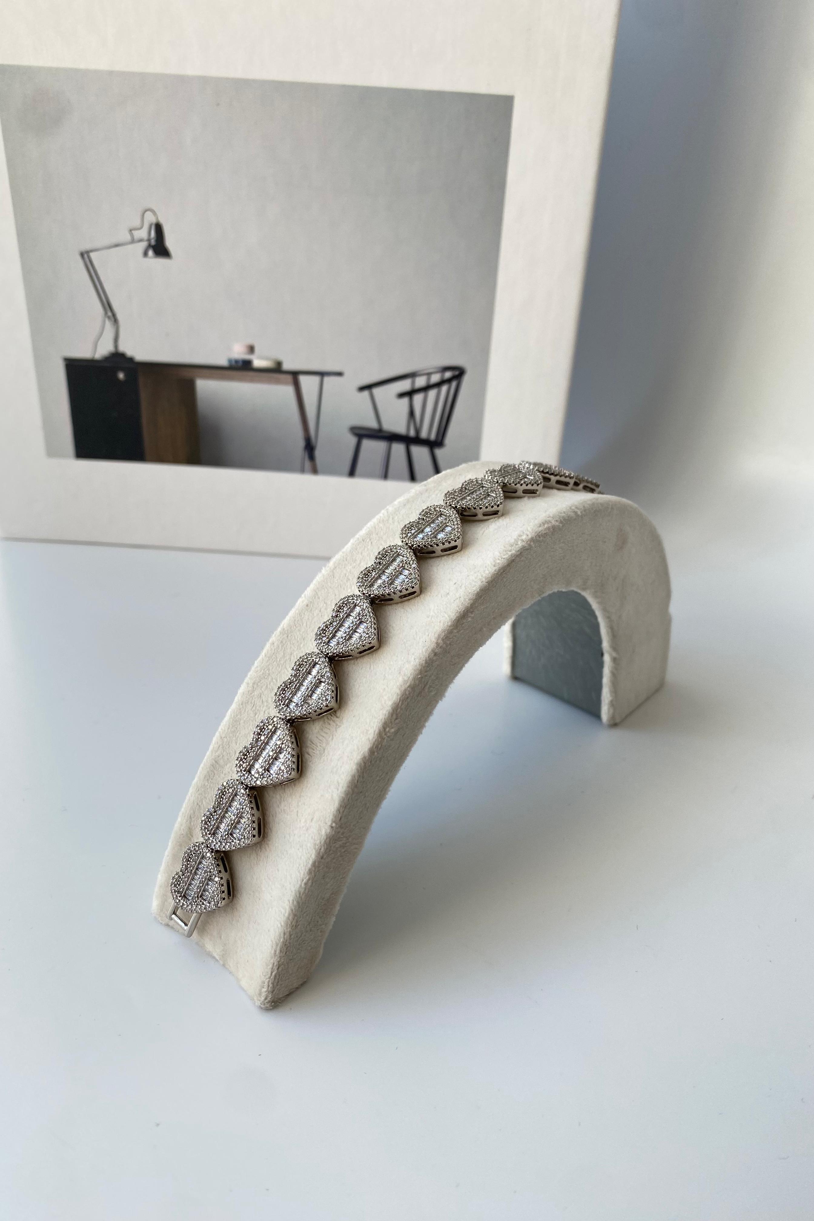 TAŞLI KALP SIRALI PREMIUM BİLEZİK