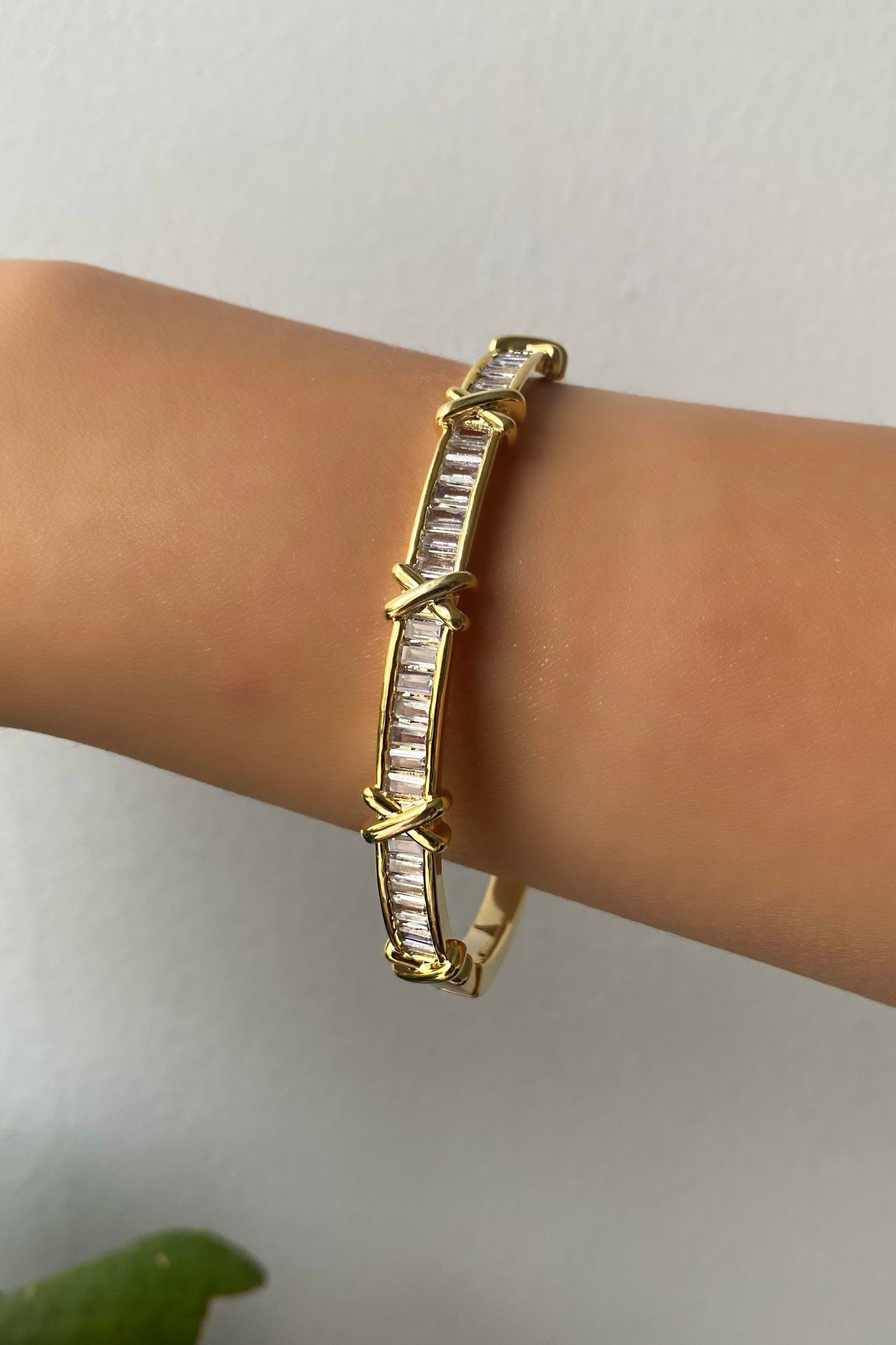 TAŞLI KELEPÇE BİLEZİK