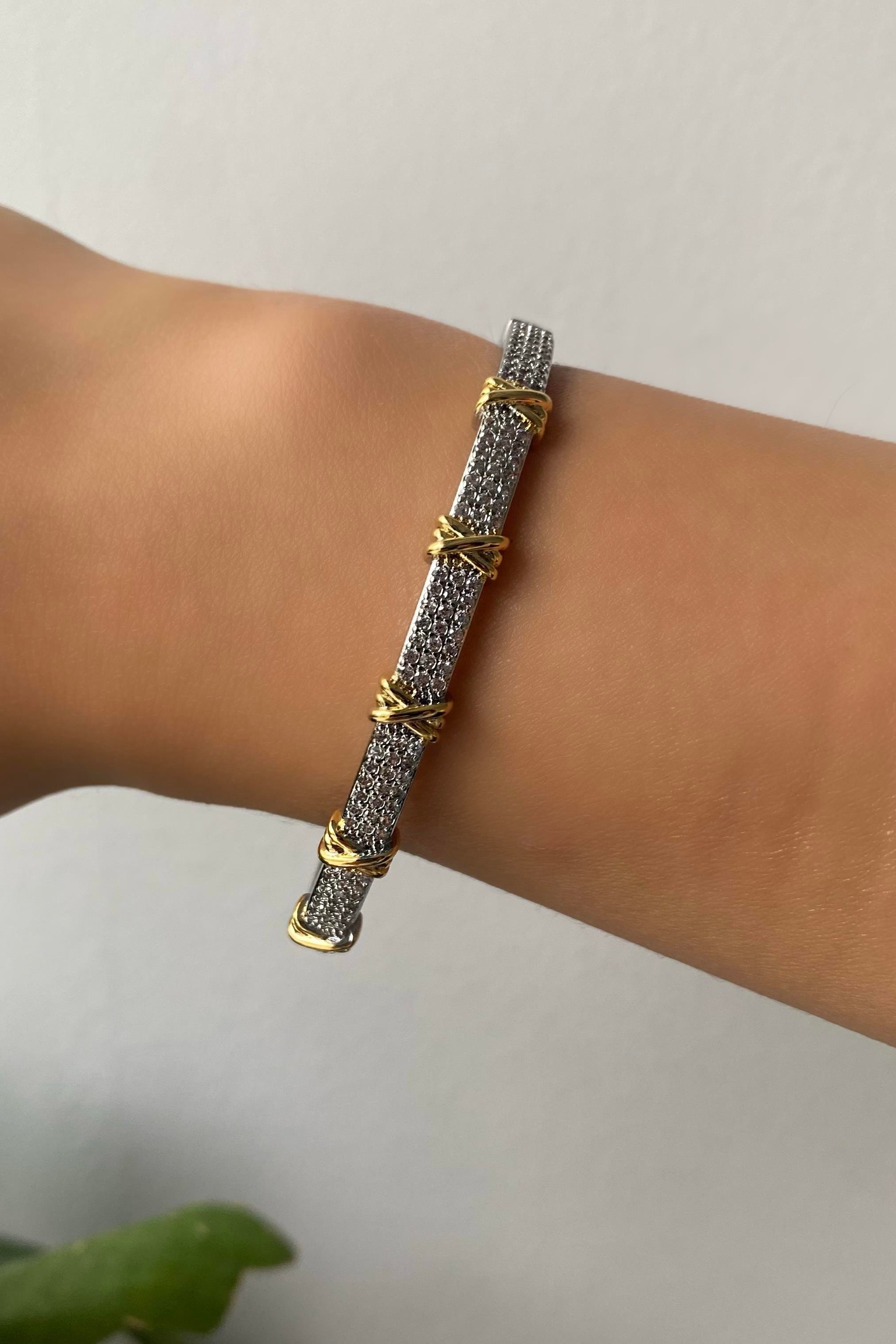 TAŞLI KELEPÇE BİLEZİK