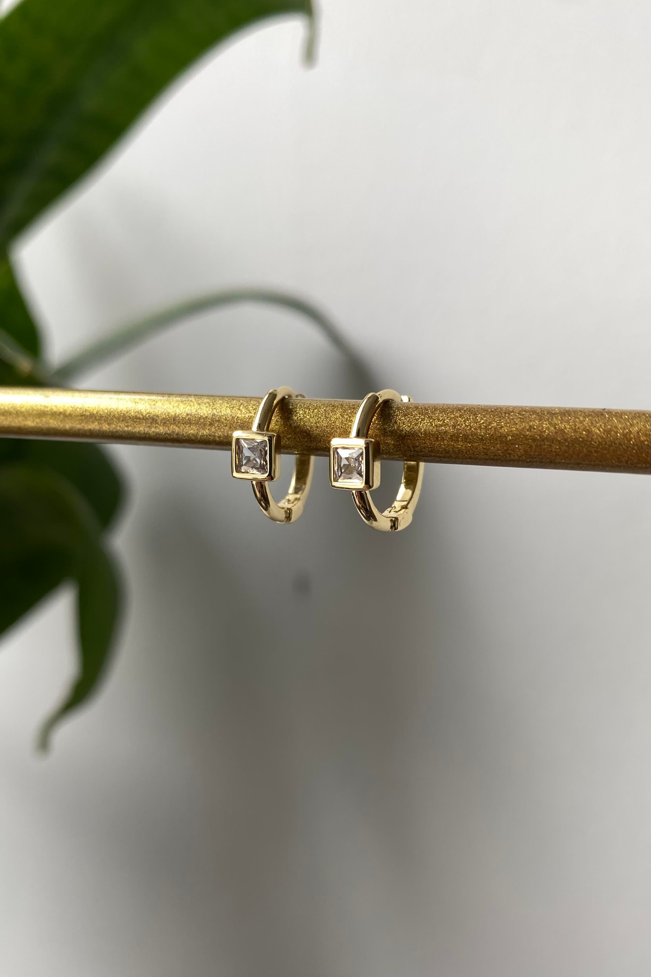 TEK TAŞ HALKA KÜPE 1CM