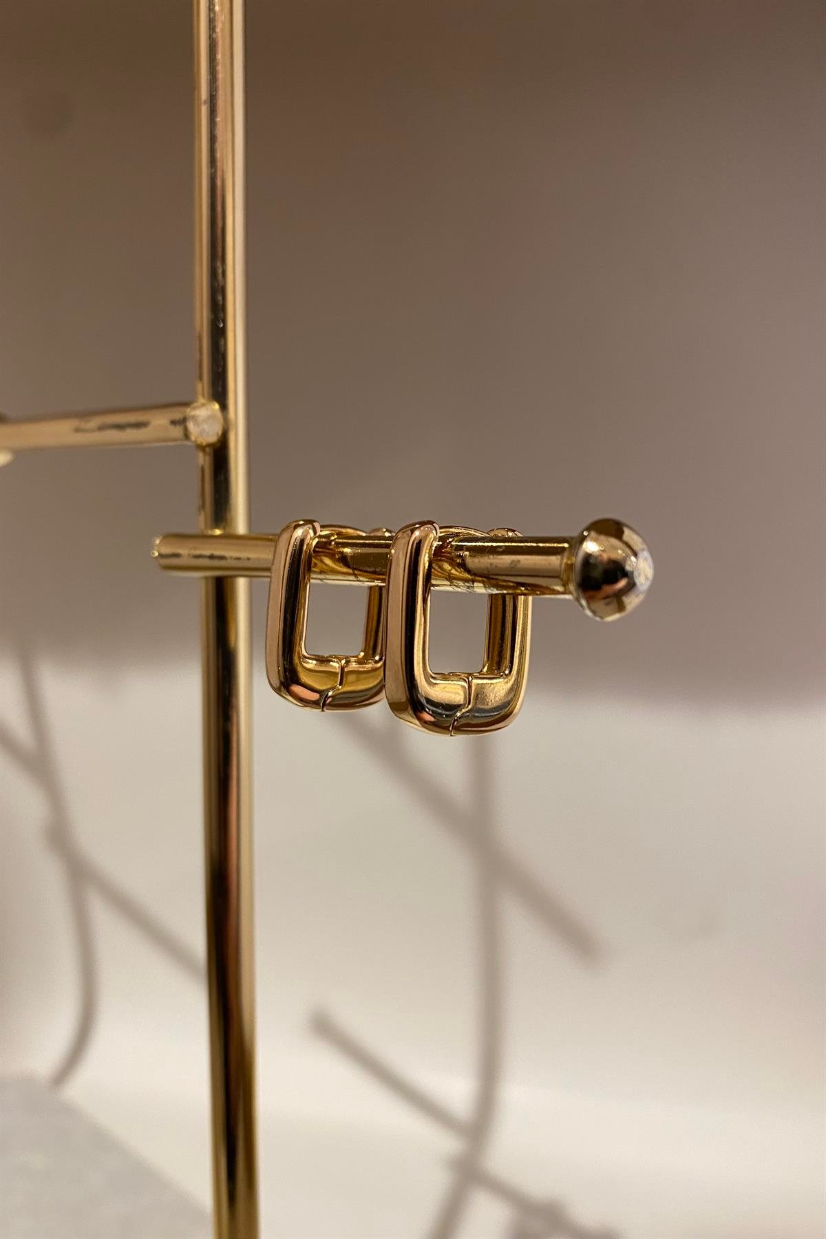 TOMBUL DİKDÖRTGEN HALKA KÜPE 1.7cm