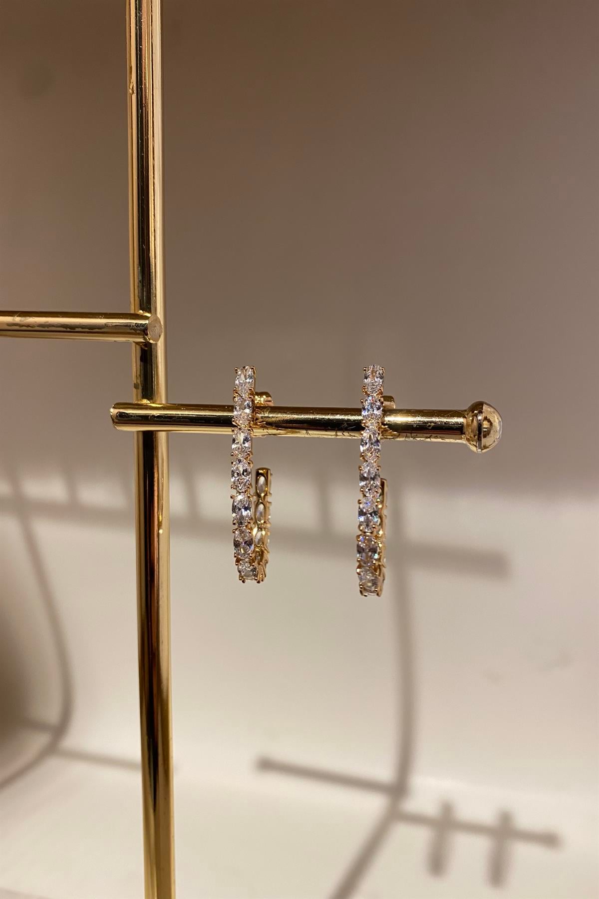 U MODEL ELİPS TAŞLI KÜPE