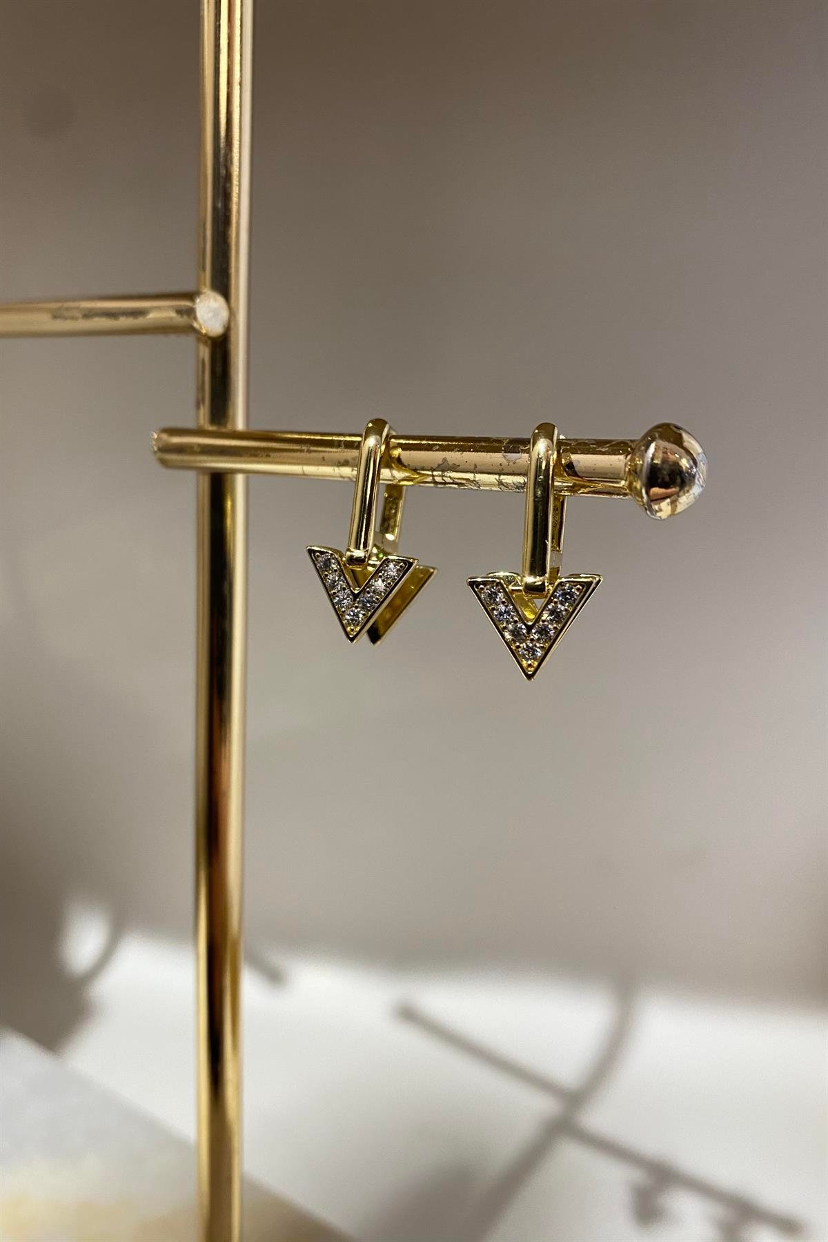 U MODEL OK SARKINTILI KÜPE