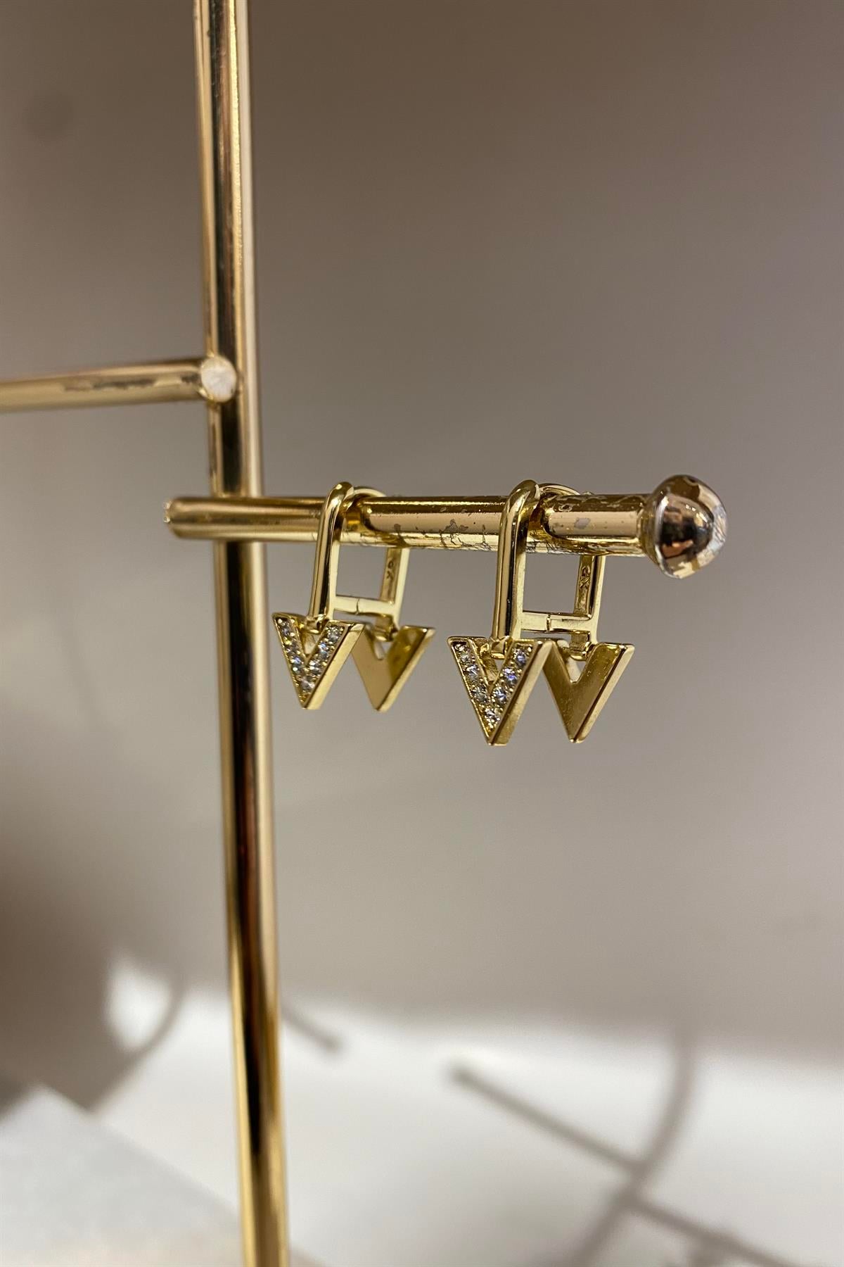 U MODEL OK SARKINTILI KÜPE