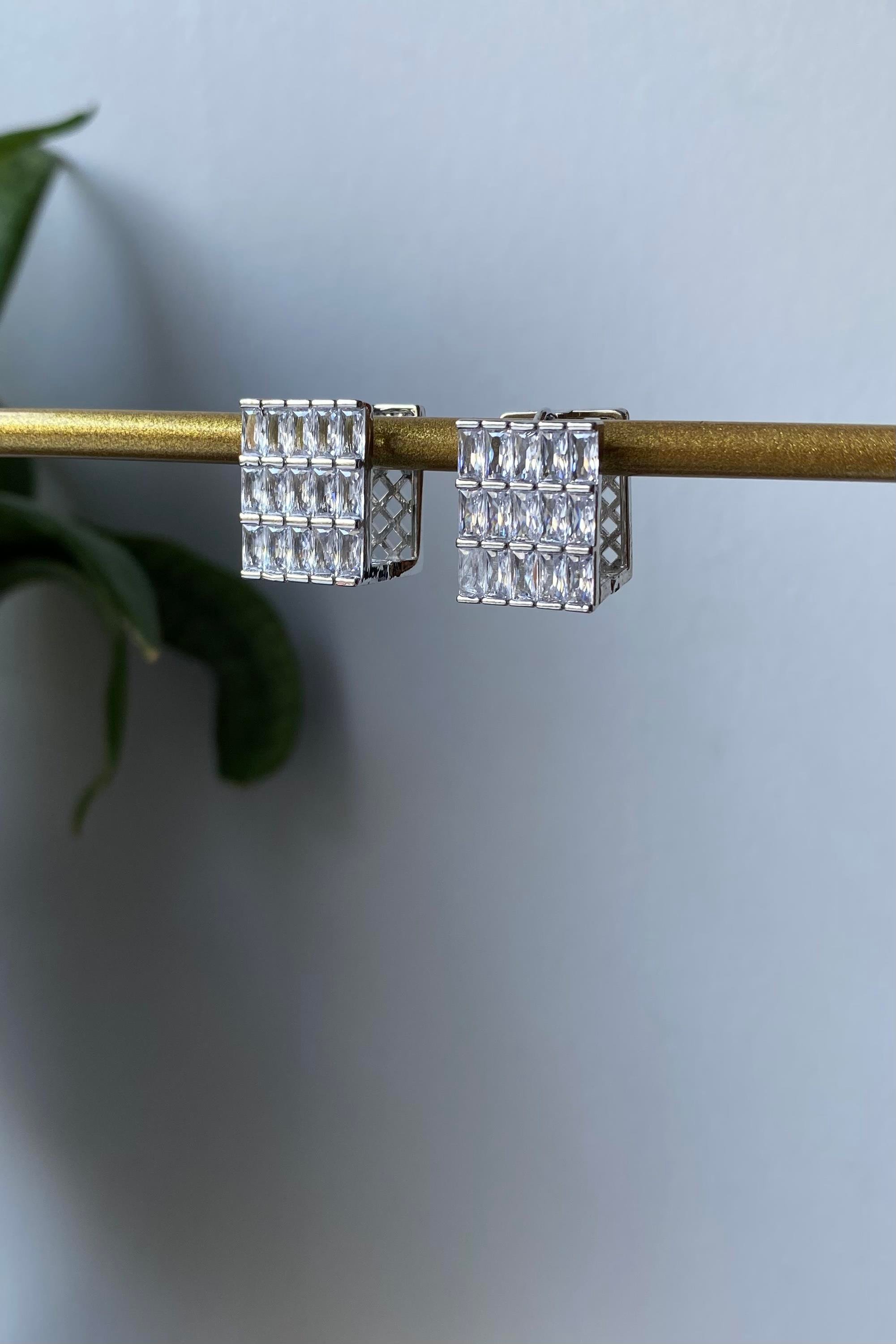 ÜÇ BAGET SIRALI BOLD KÜPE