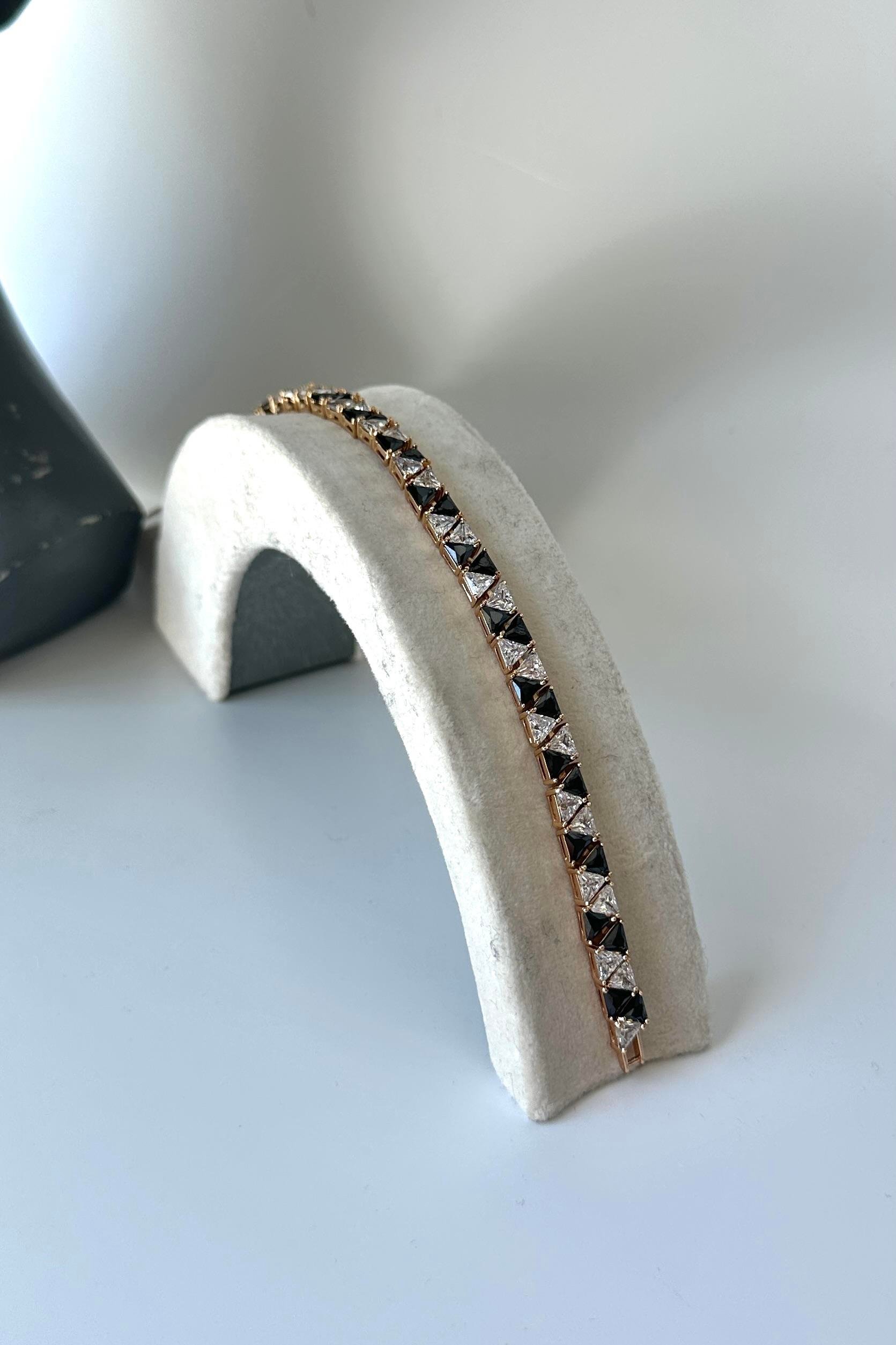 ÜÇGEN TAŞ SIRALI BİLEZİK