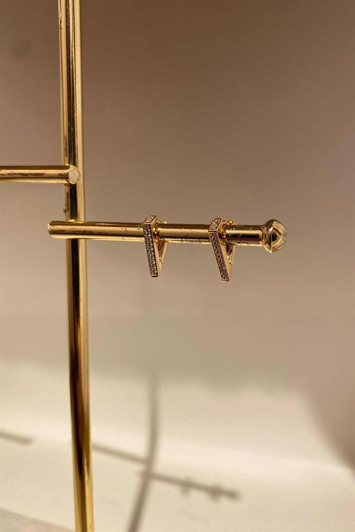 UCU V MODEL HALKA KÜPE 1cm