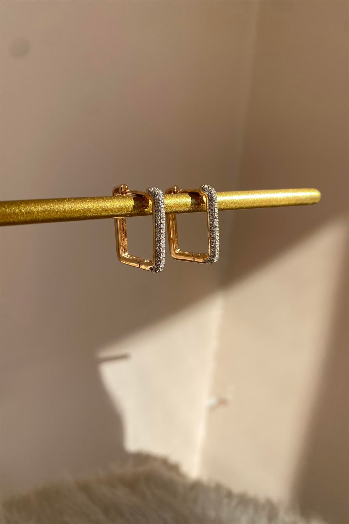 ÜZERİ TAŞLI U MODEL KÜPE