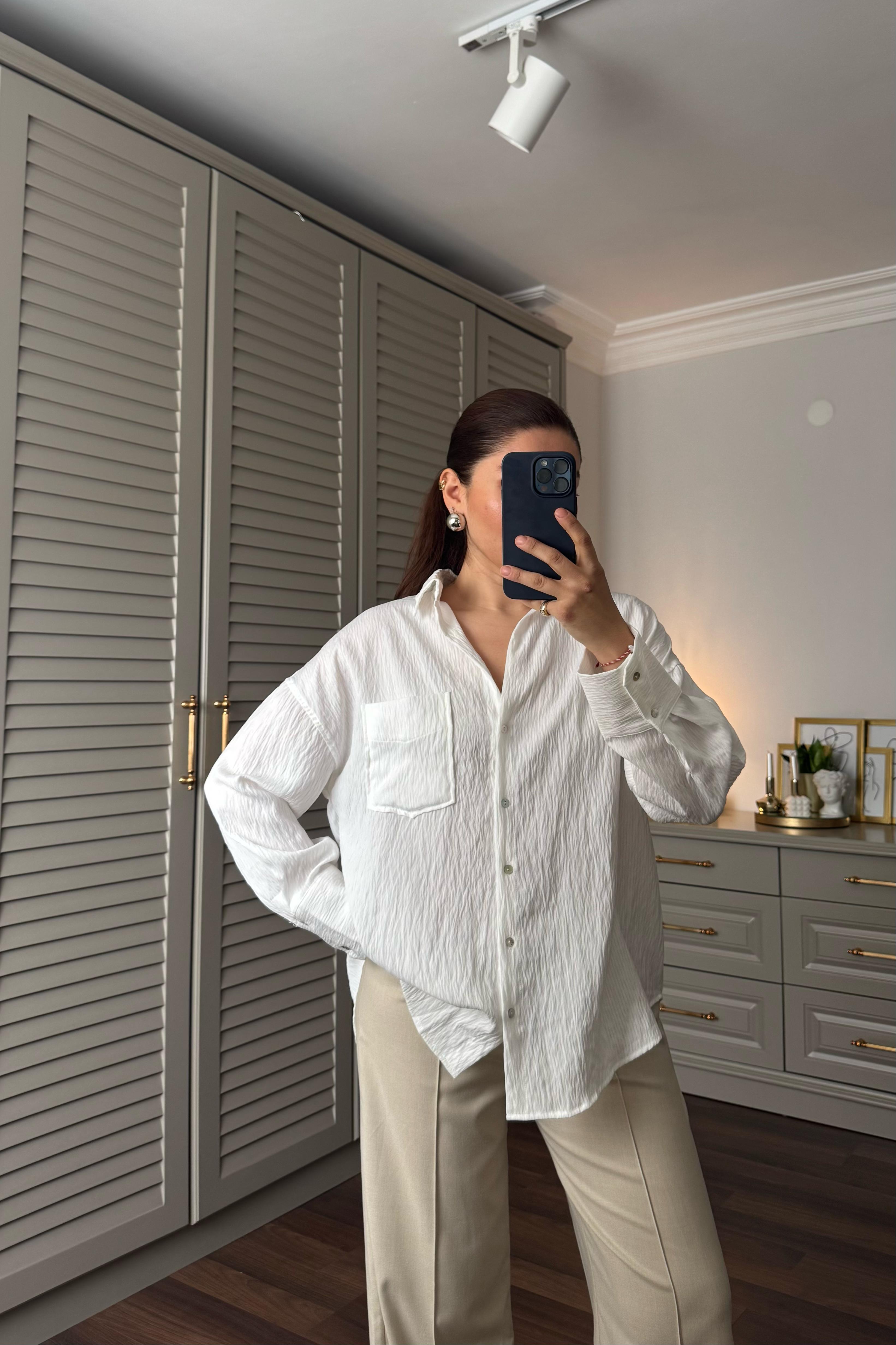 V YAKA CEPLİ GÖMLEK