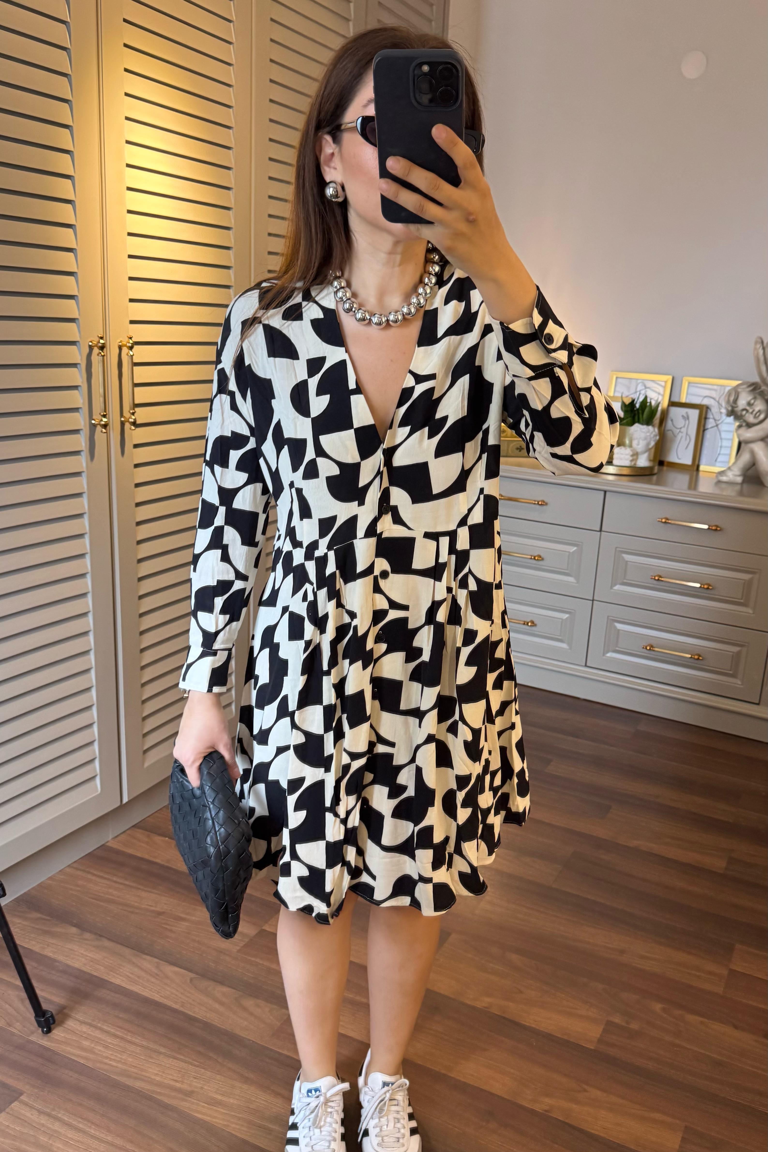 V YAKA DESENLİ MİNİ ELBİSE