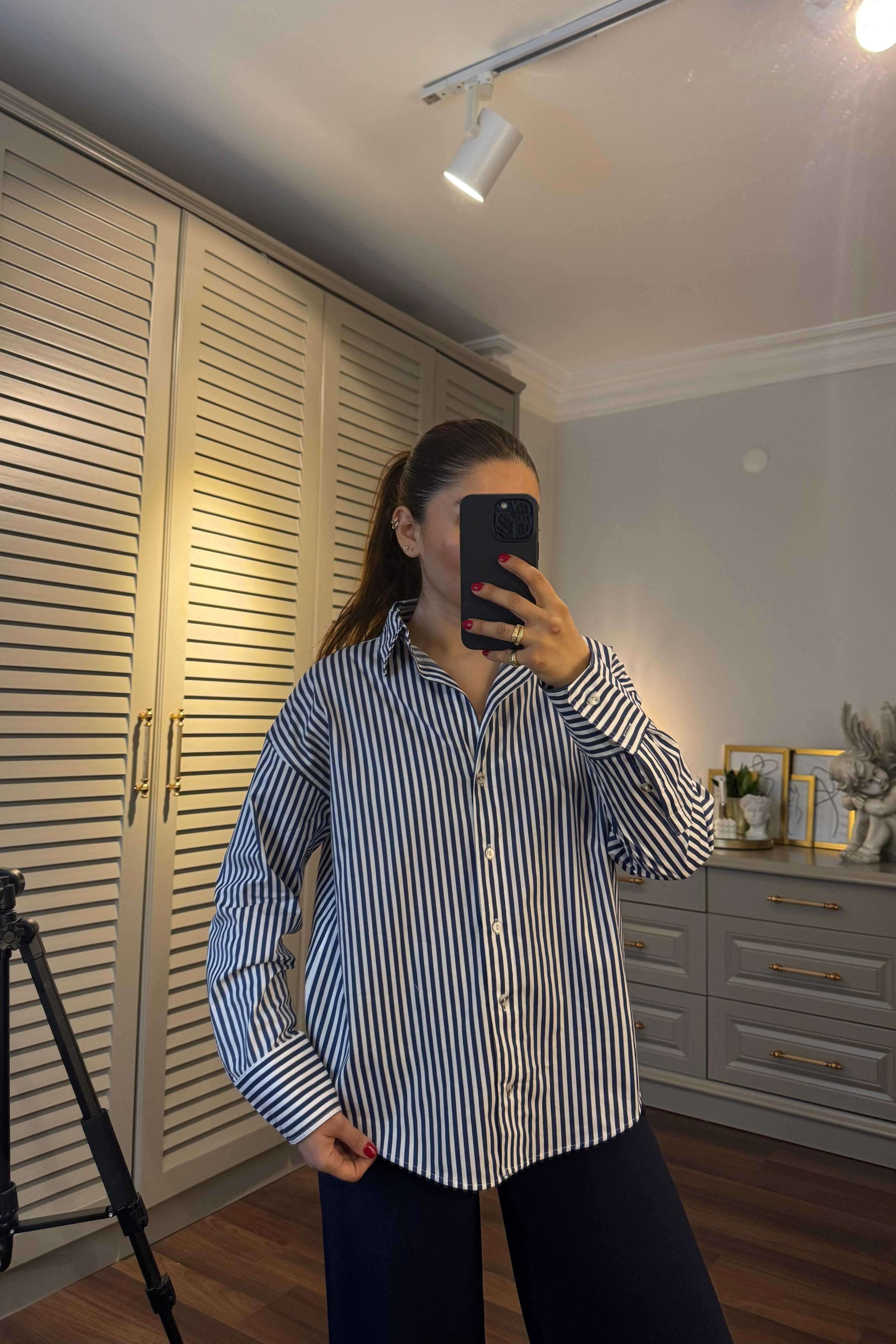 V YAKA OVAL ÇİZGİLİ GÖMLEK/16015