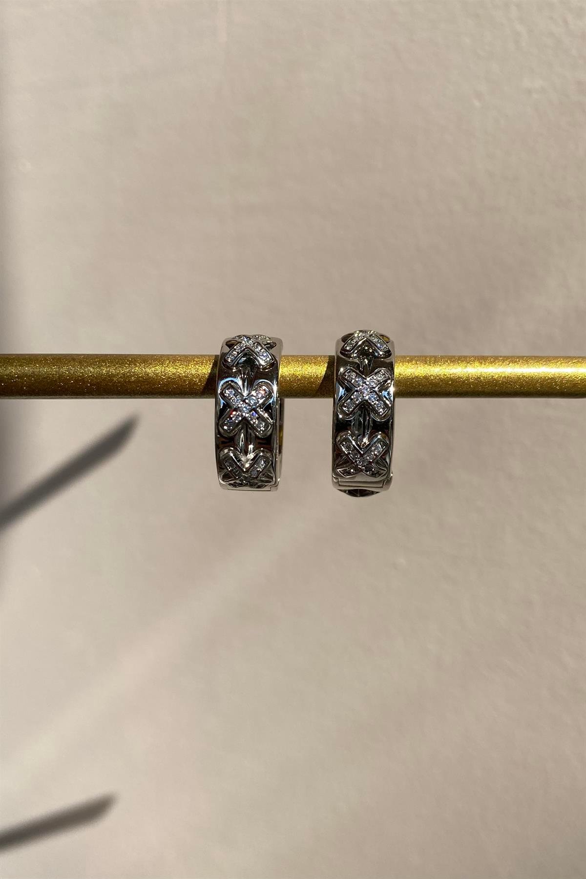 XOXO KALIN TAŞLI HALKA KÜPE 1,6cm