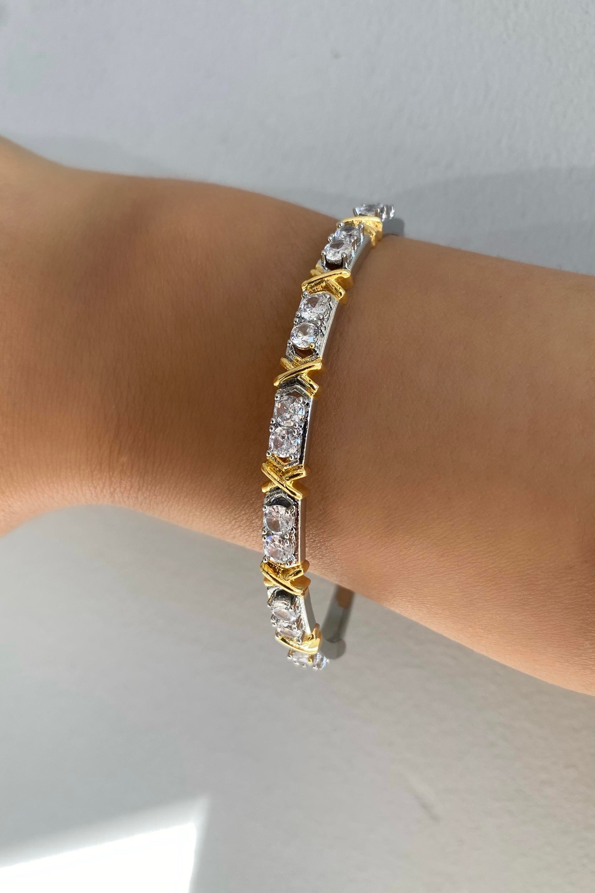 XOXO MODEL KELEPÇE BİLEZİK