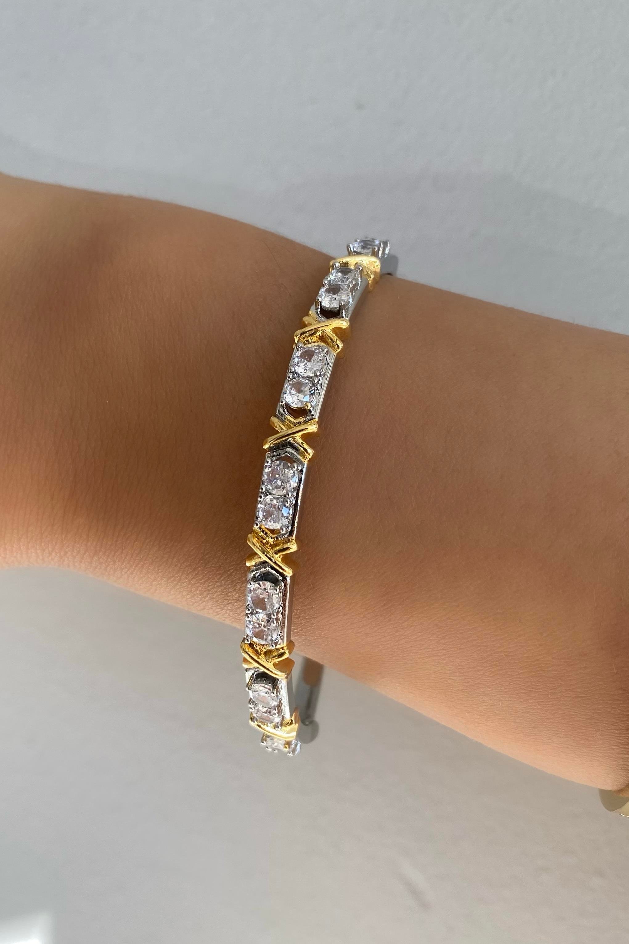 XOXO MODEL KELEPÇE BİLEZİK