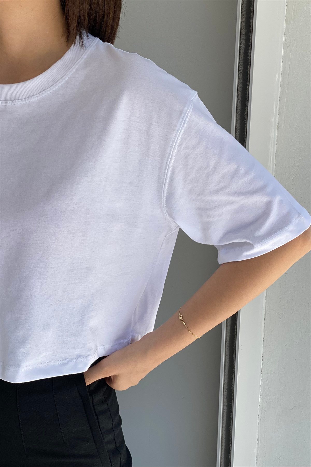 YARIM KOL CROP T-SHIRT