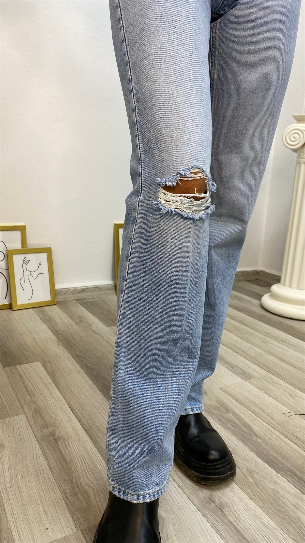 YÜKSEK BEL DİZİ YIRTIK STRAIGHT JEAN