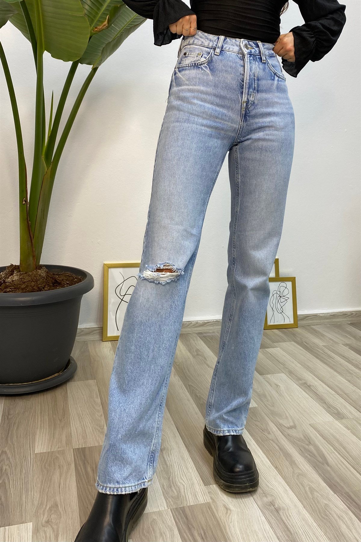 YÜKSEK BEL DİZİ YIRTIK STRAIGHT JEAN