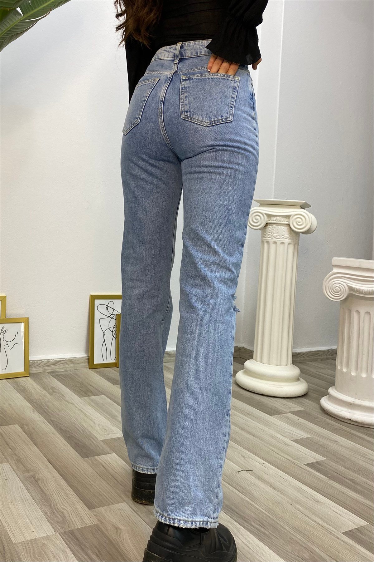 YÜKSEK BEL DİZİ YIRTIK STRAIGHT JEAN