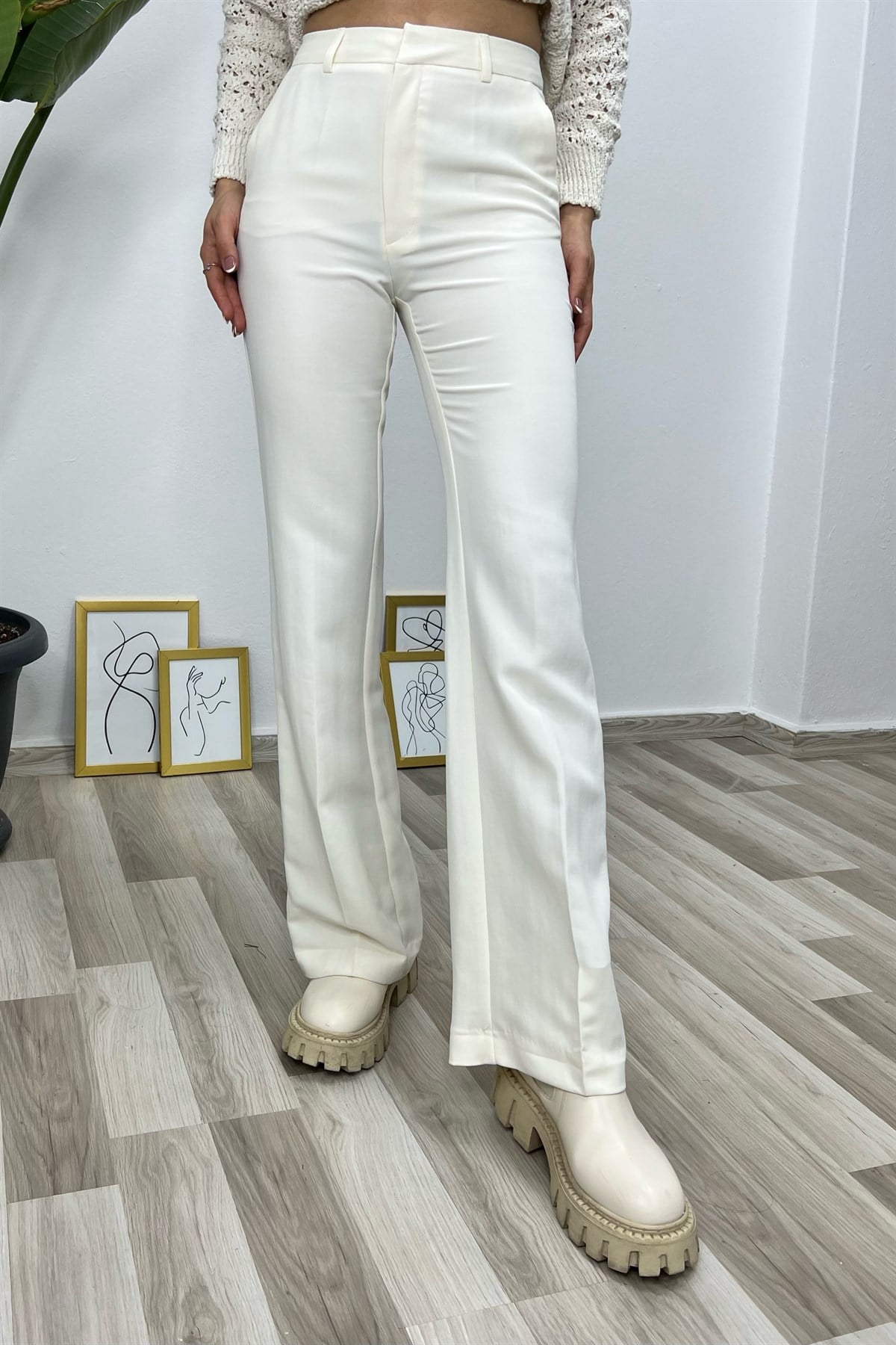 YÜKSEK BEL YANLARI CEPLİ BOL PAÇA PANTOLON