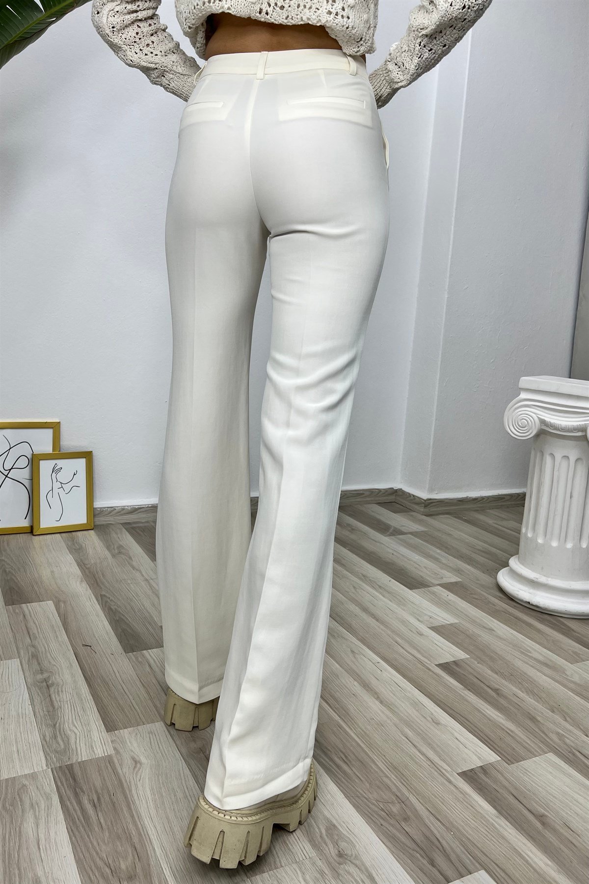 YÜKSEK BEL YANLARI CEPLİ BOL PAÇA PANTOLON