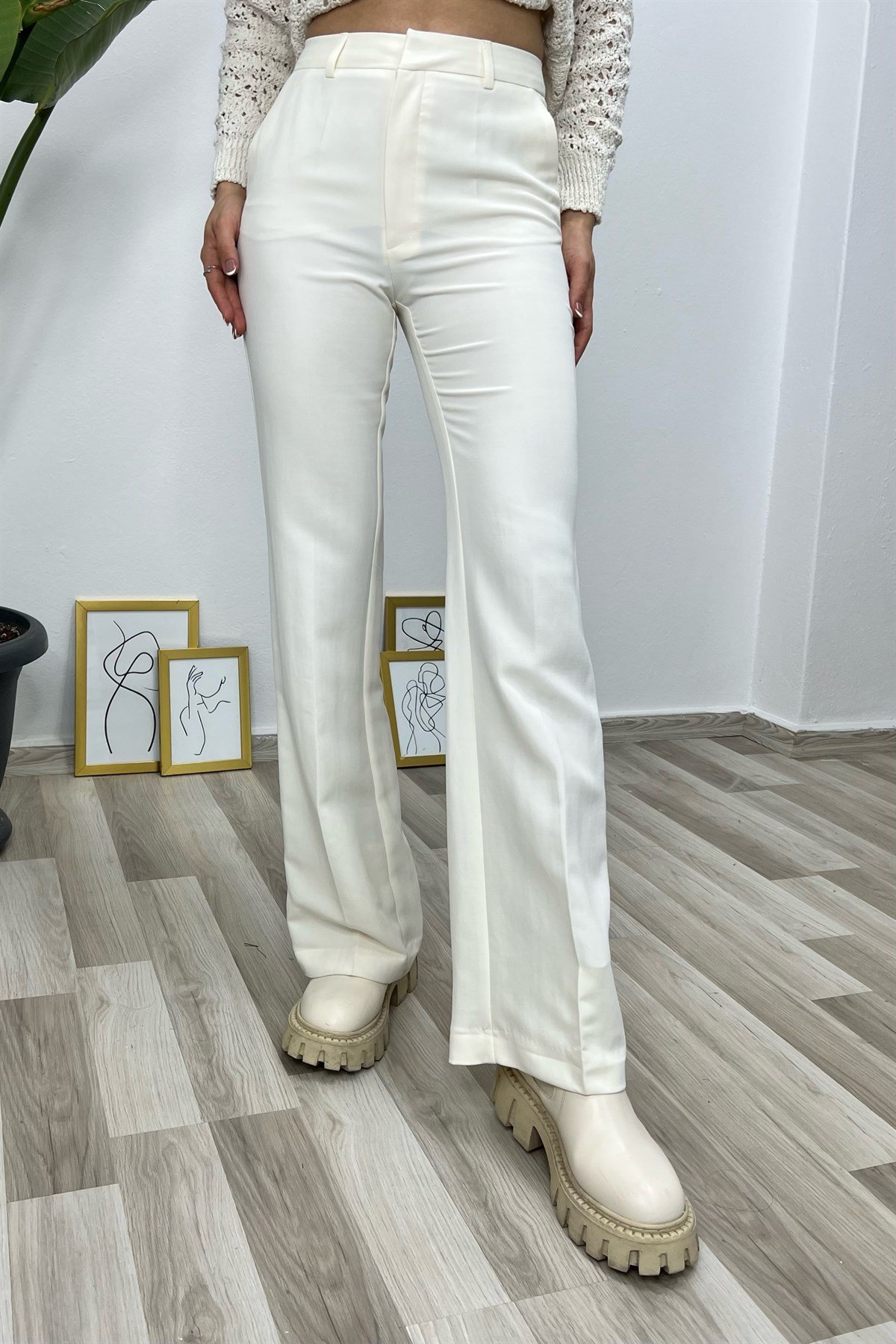 YÜKSEK BEL YANLARI CEPLİ BOL PAÇA PANTOLON