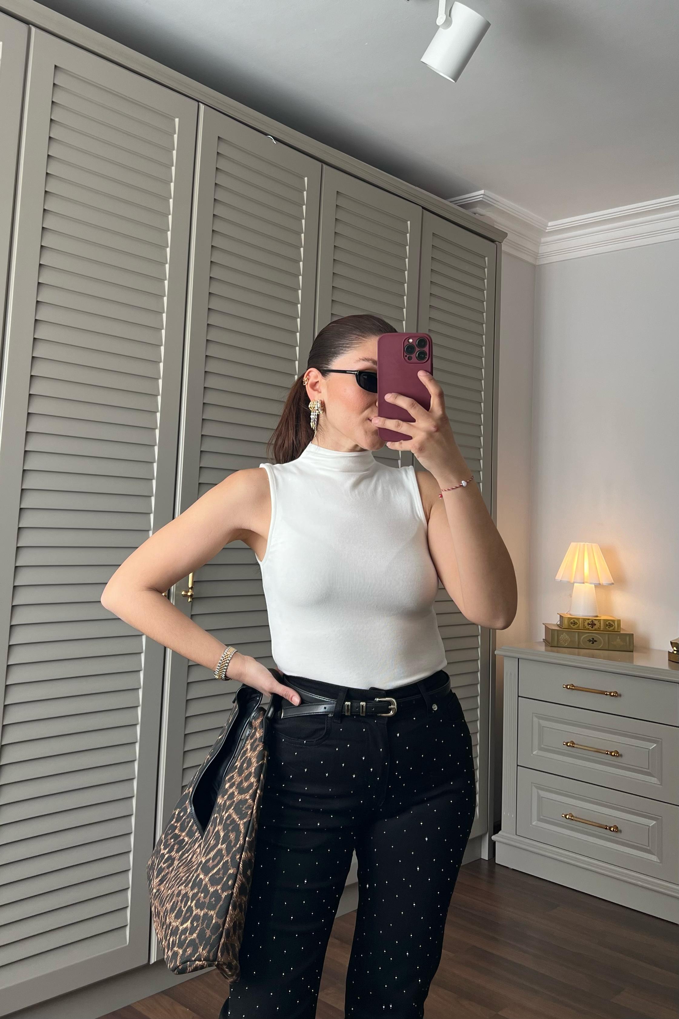 YUMUŞAK DOKULU KOLSUZ BODY/0580