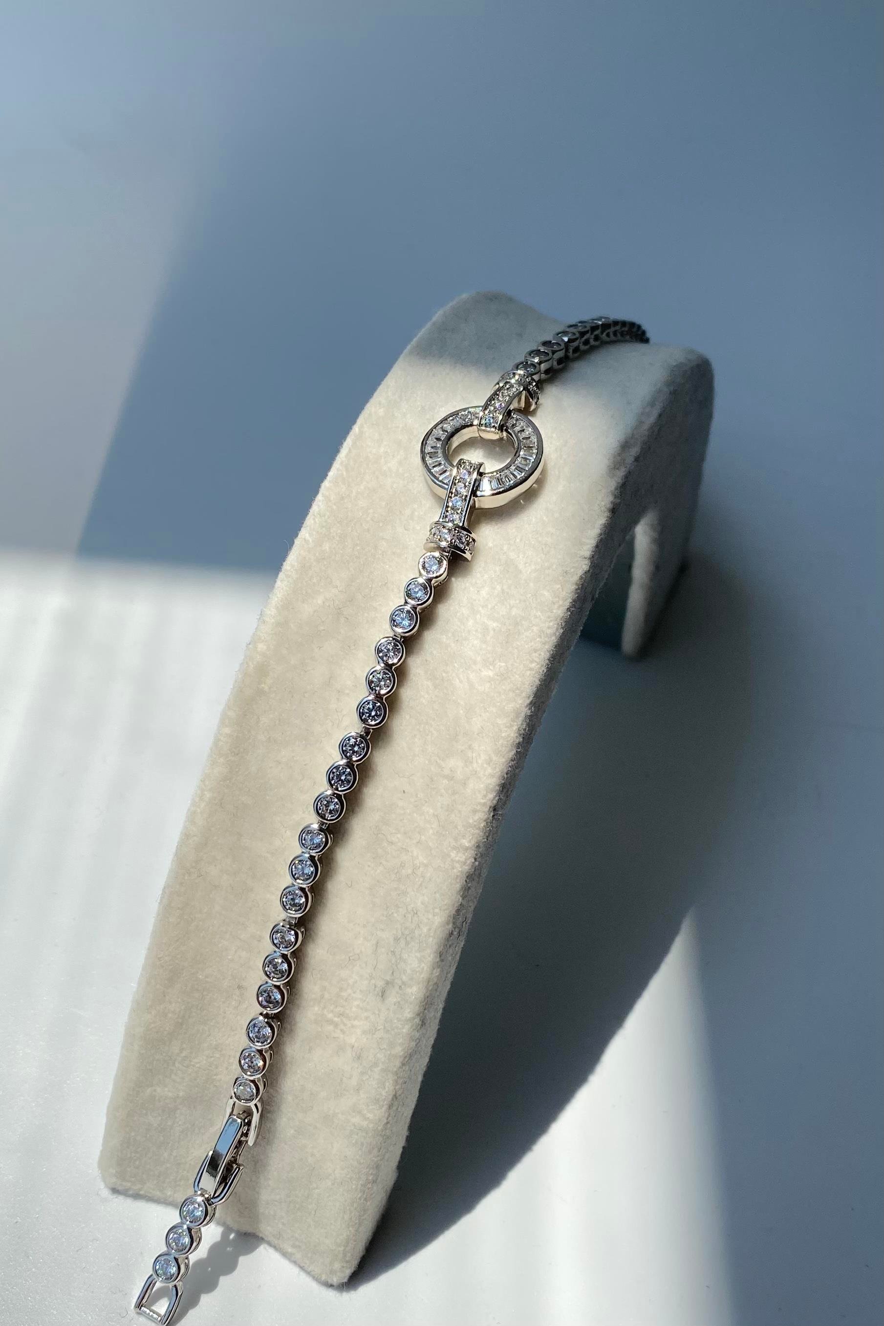 YUVARLAK KESME TAŞLI BİLEZİK