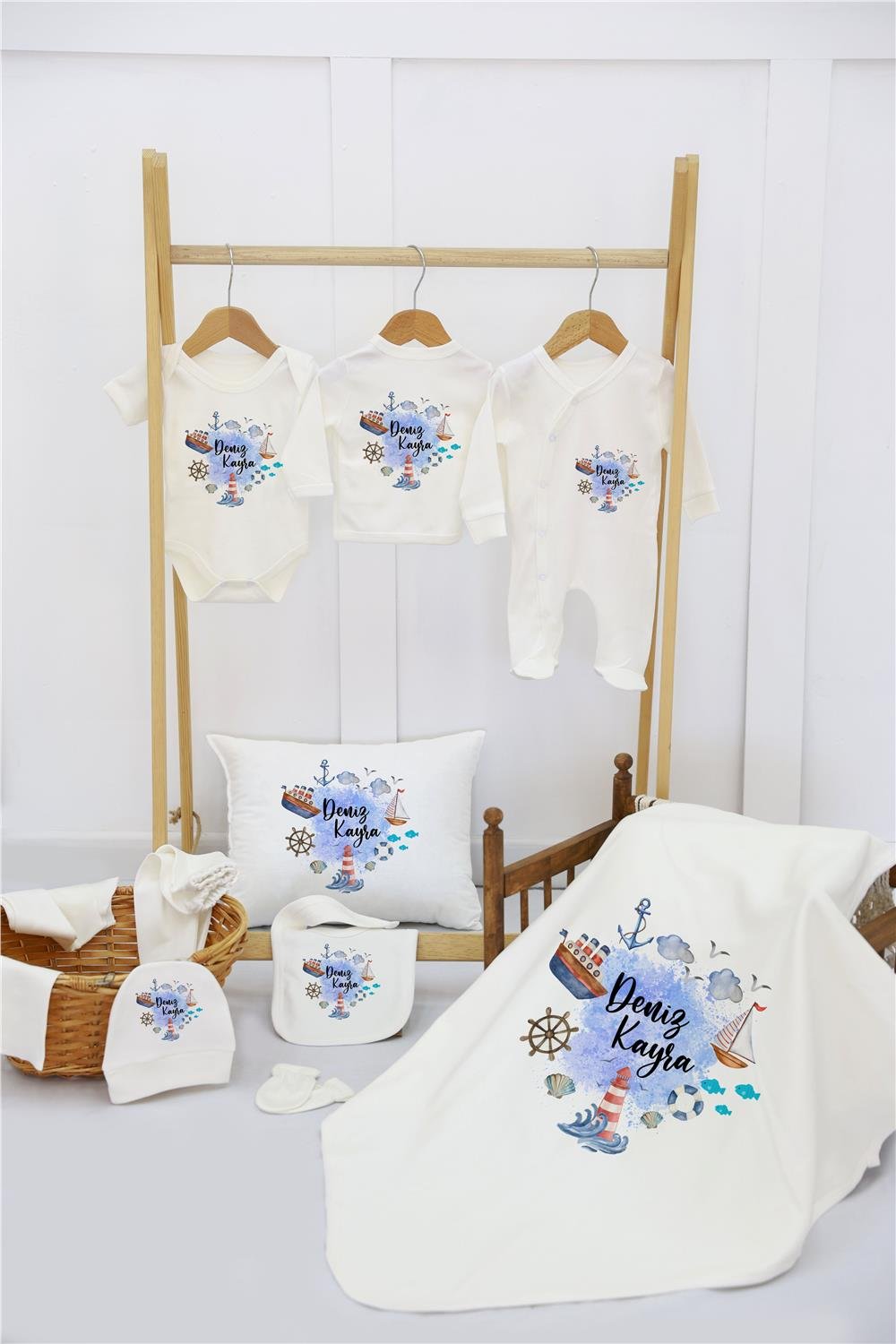 Çelenk ve Aslan Desenli 11'li İsimli Organik Hastane Çıkış Seti