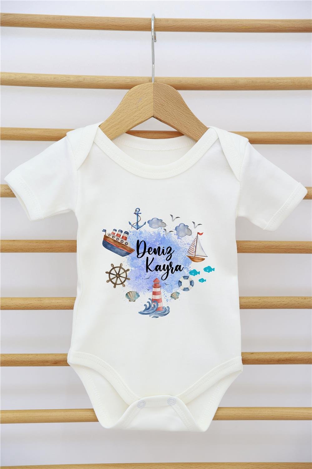 Çelenk ve Aslan Desenli 11'li İsimli Organik Hastane Çıkış Seti